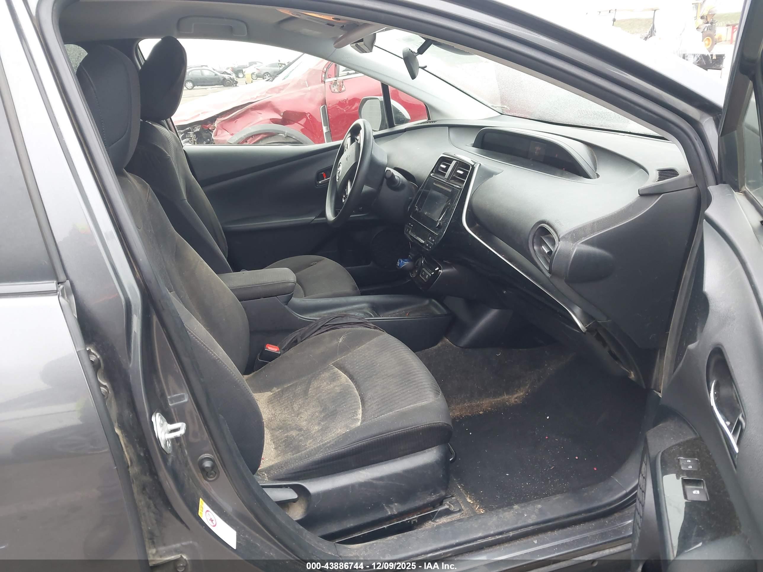 TOYOTA PRIUS image 5