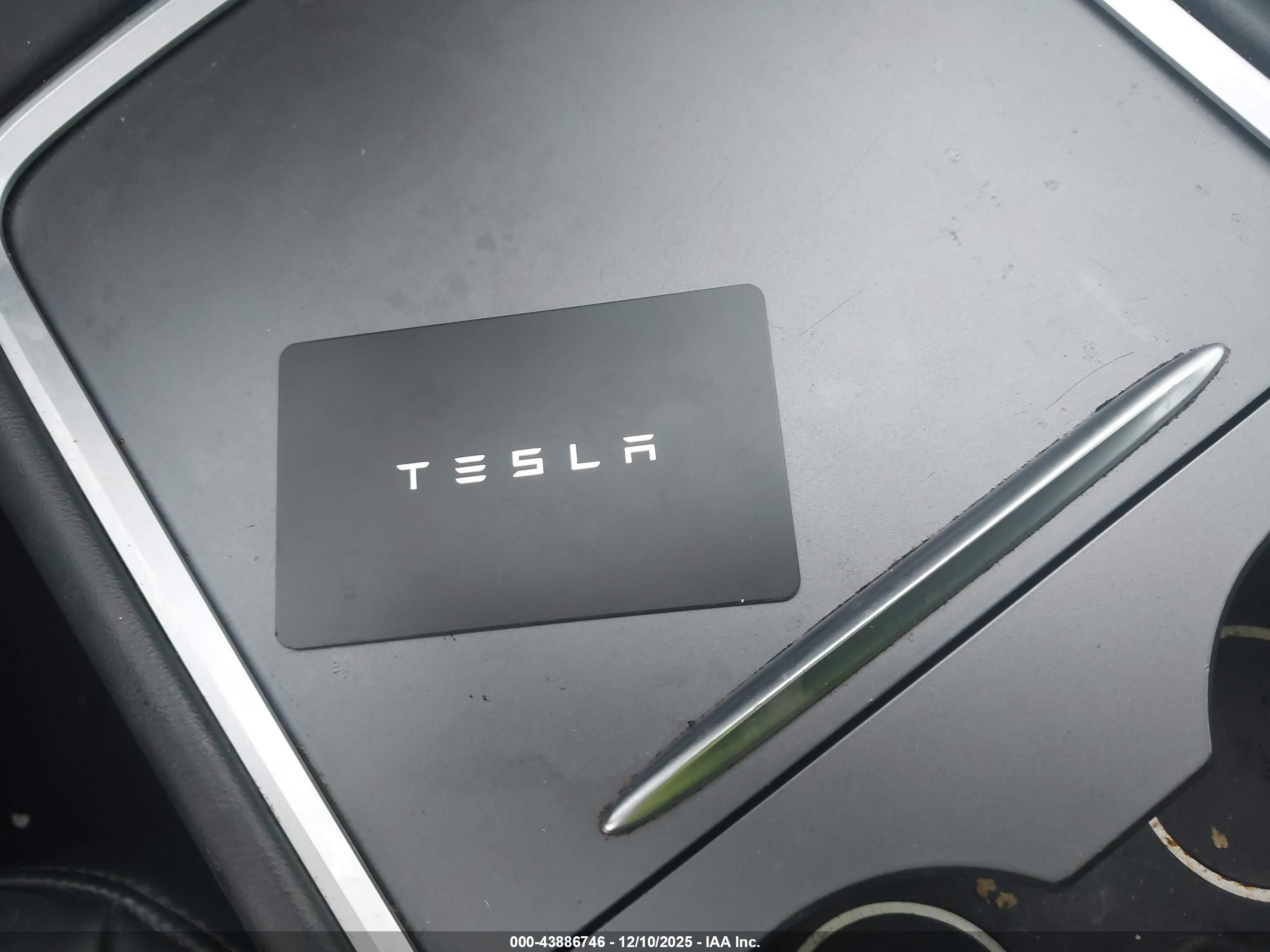 TESLA MODEL image 11