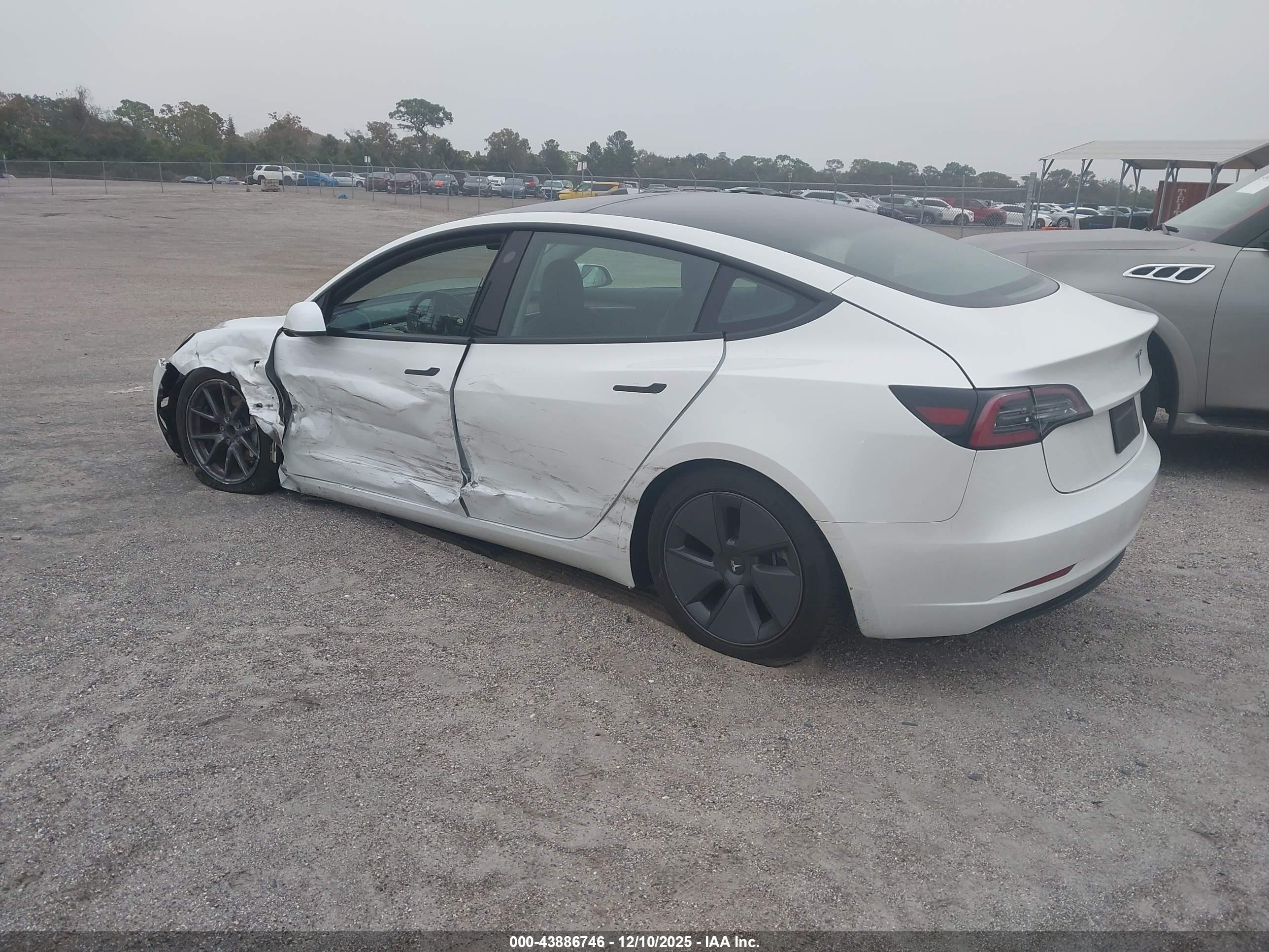TESLA MODEL image 3