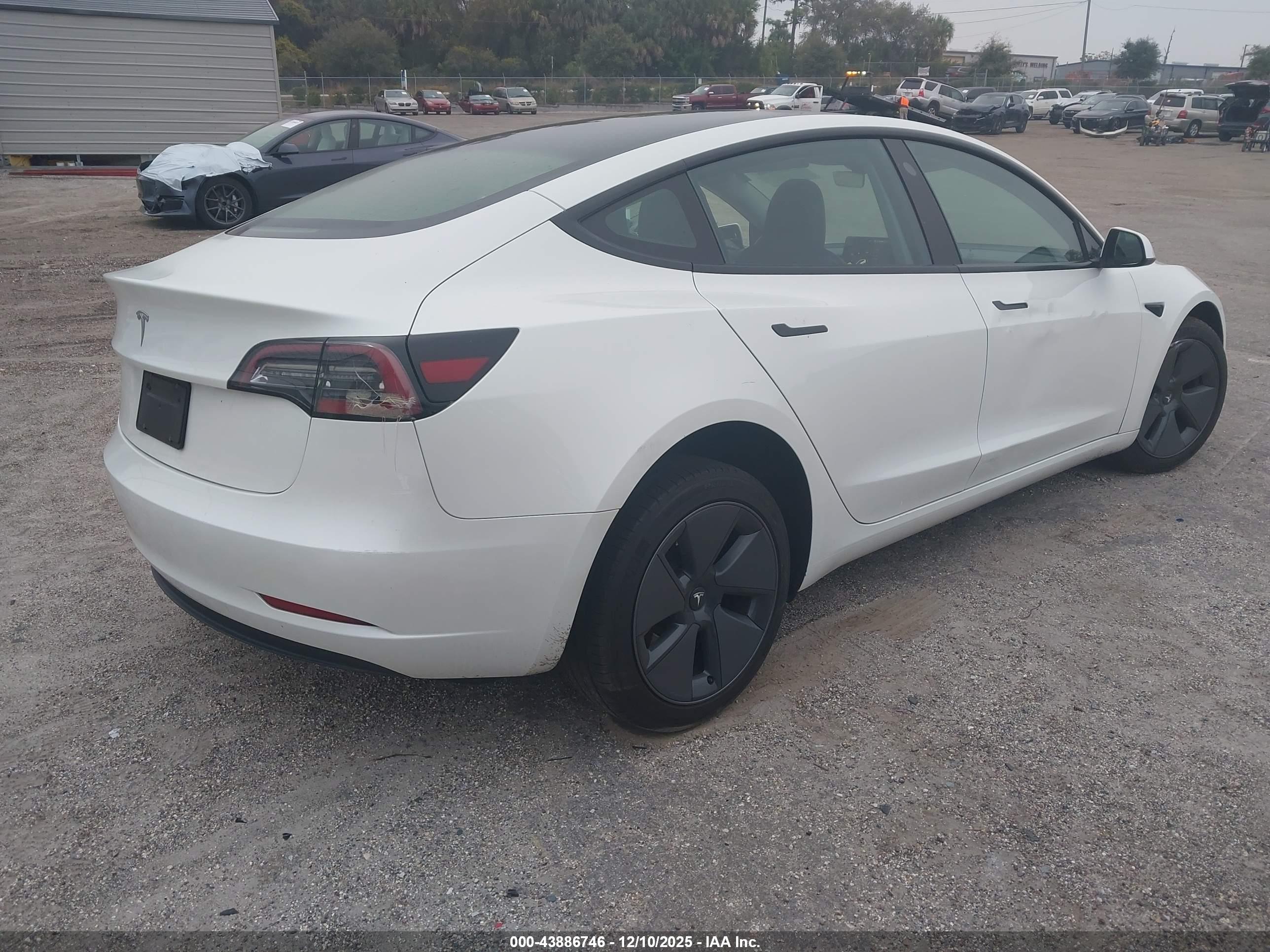 TESLA MODEL image 4