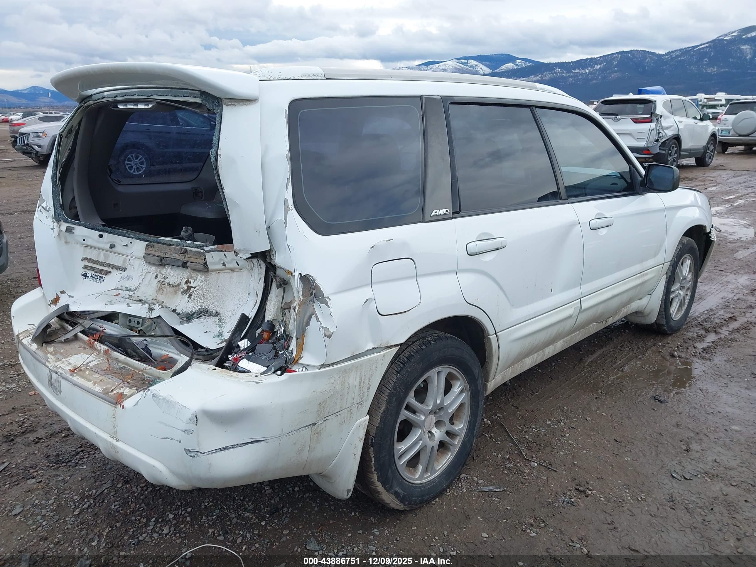 SUBARU FORESTER image 4