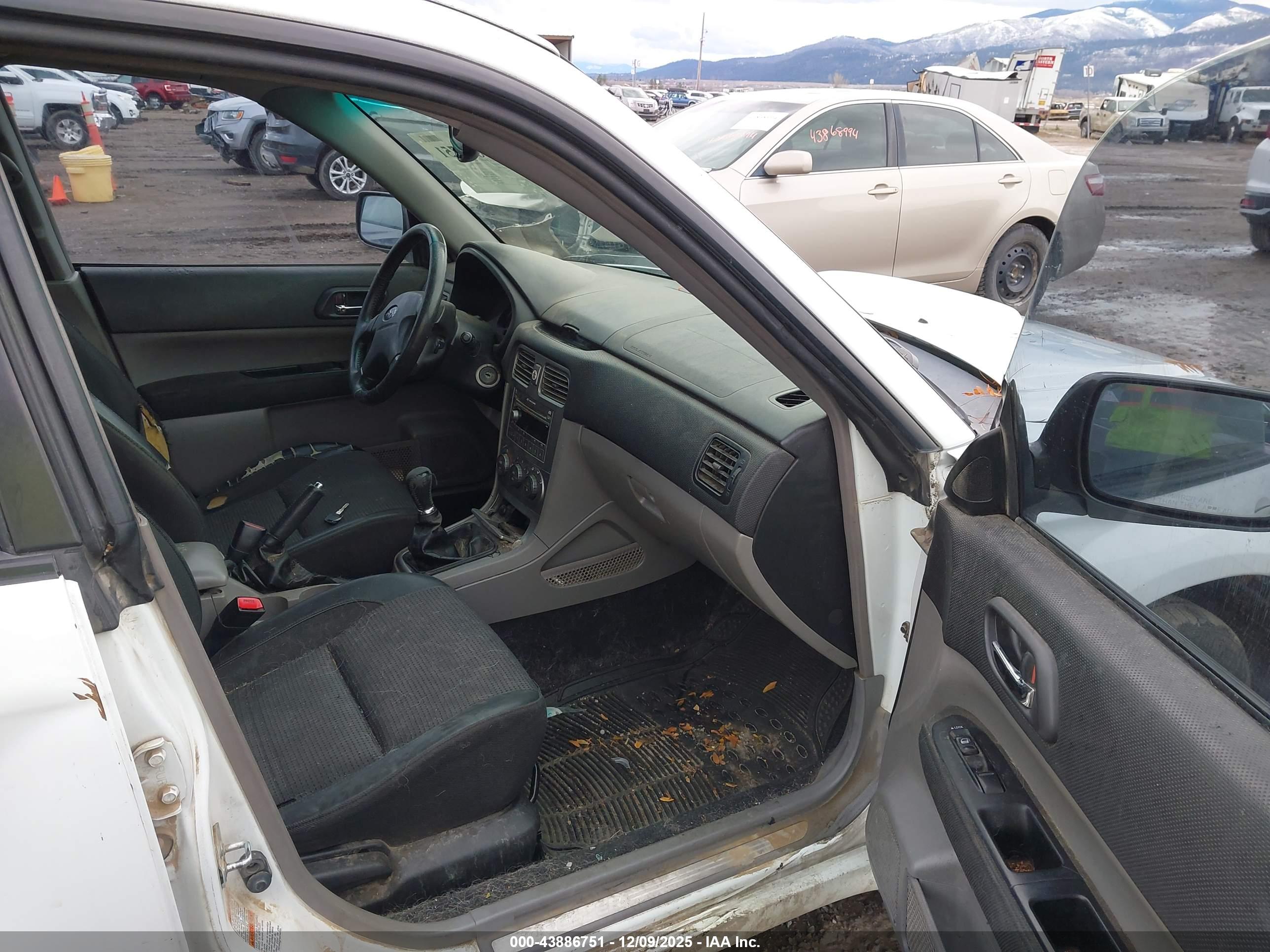SUBARU FORESTER image 5