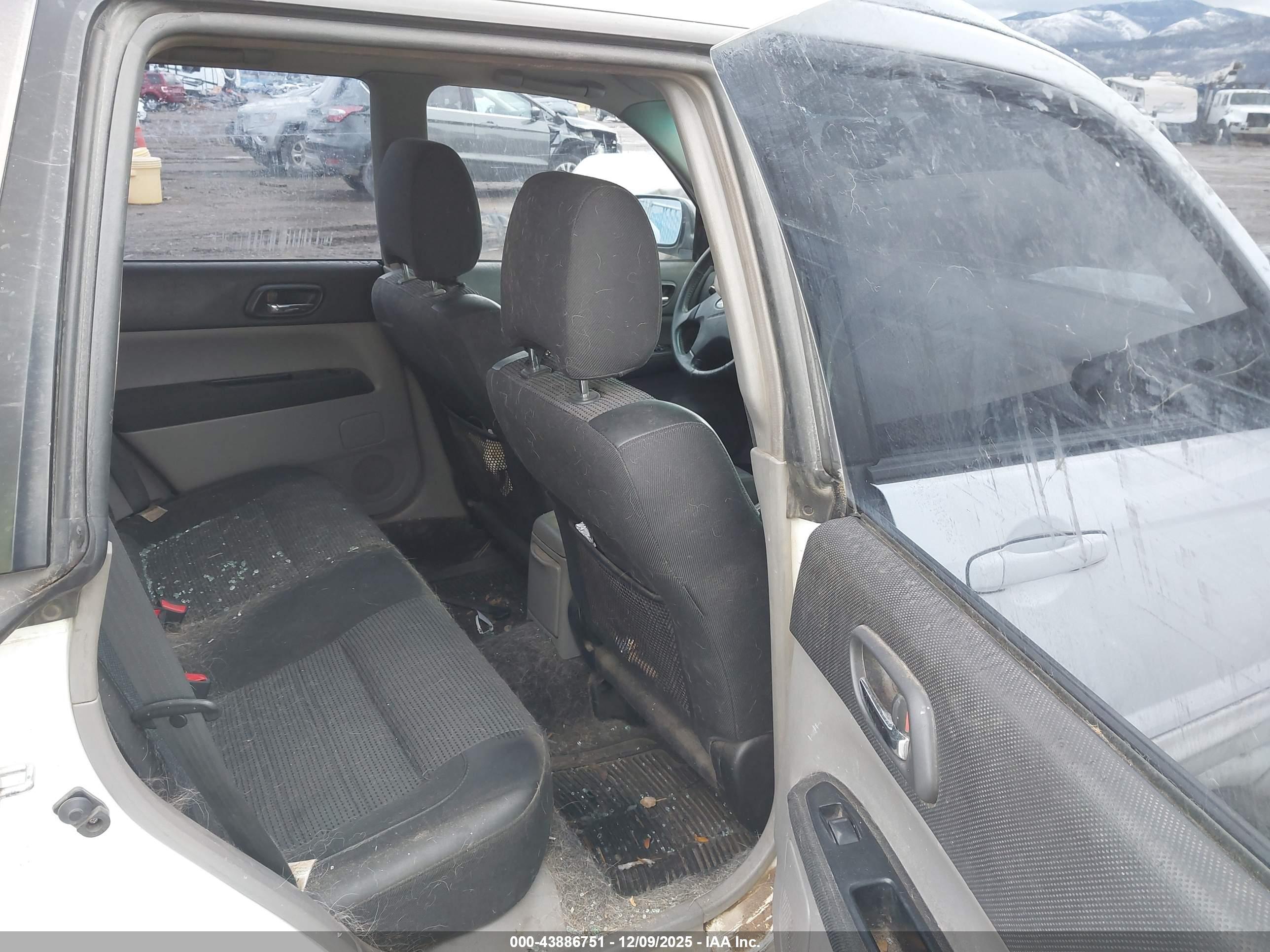 SUBARU FORESTER image 8