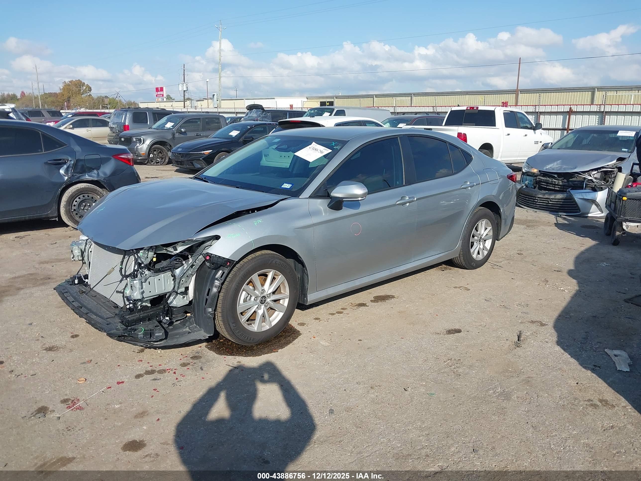 TOYOTA CAMRY image 2