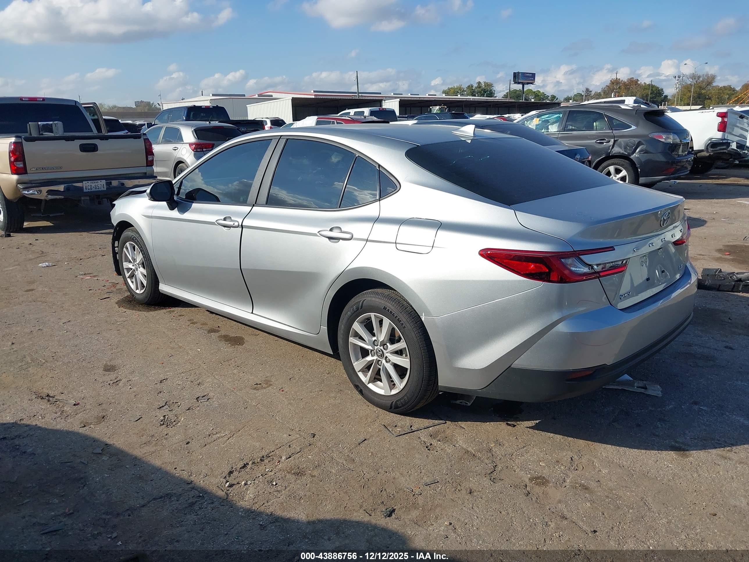 TOYOTA CAMRY image 3
