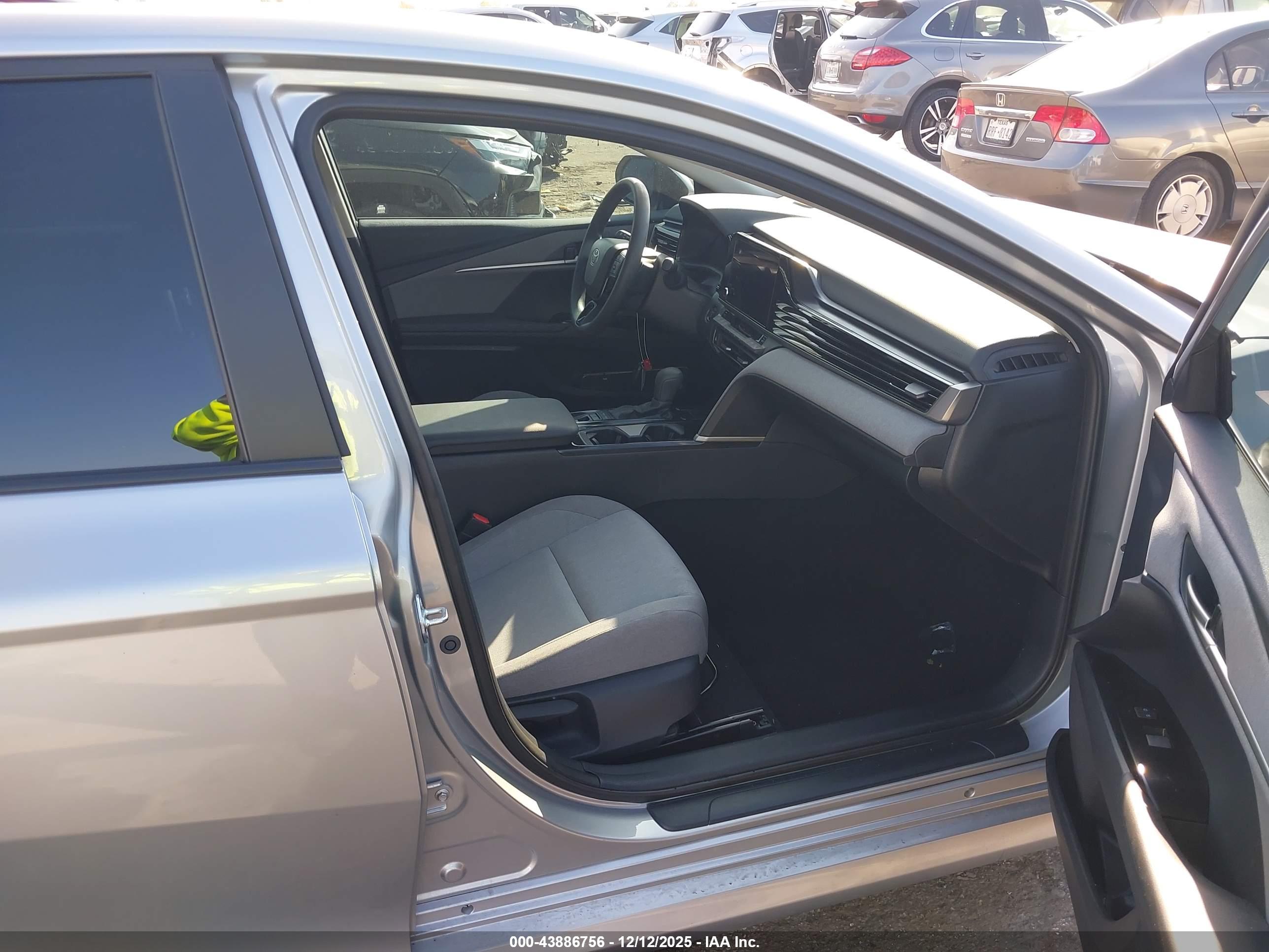 TOYOTA CAMRY image 5