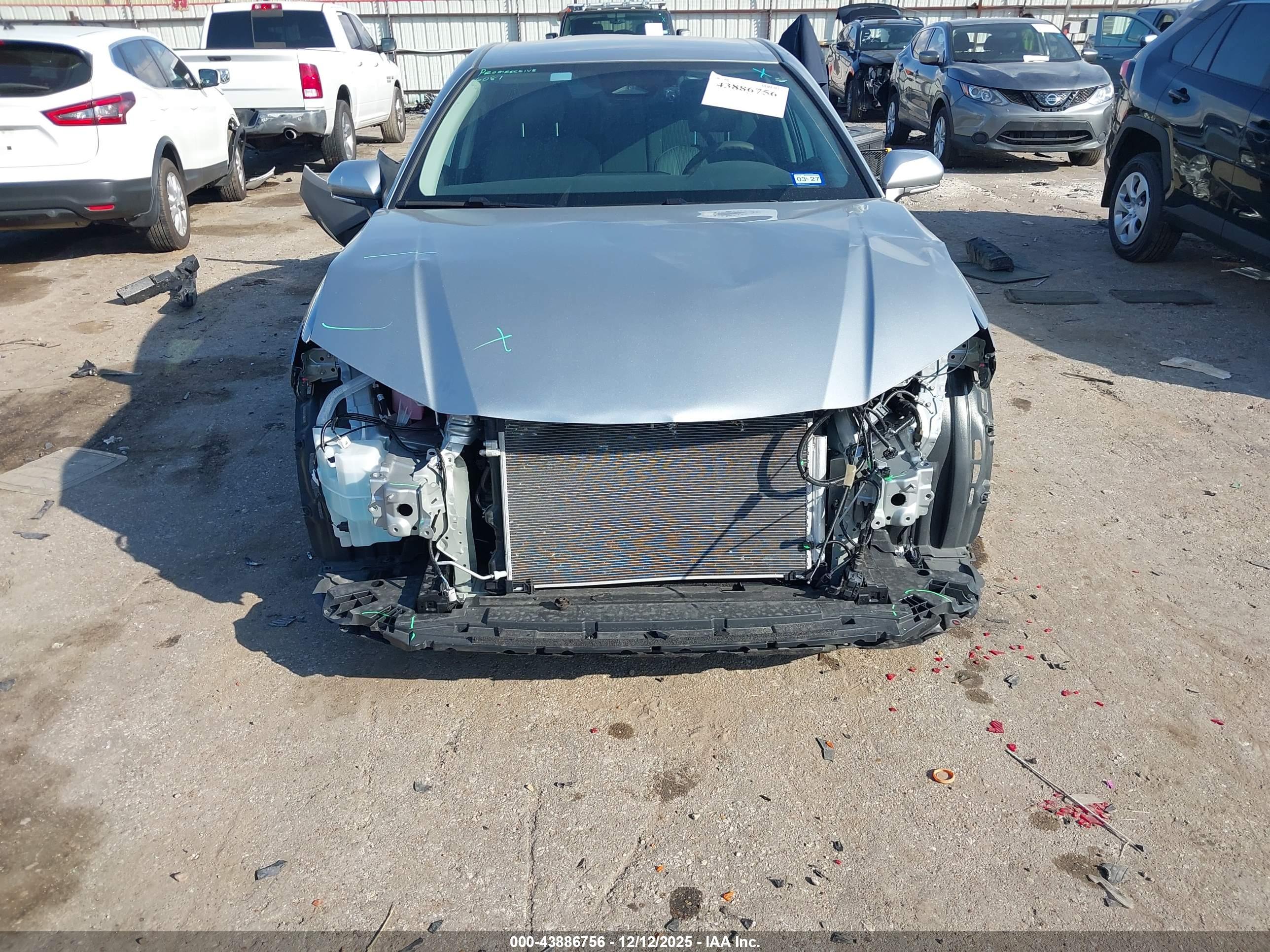 TOYOTA CAMRY image 6