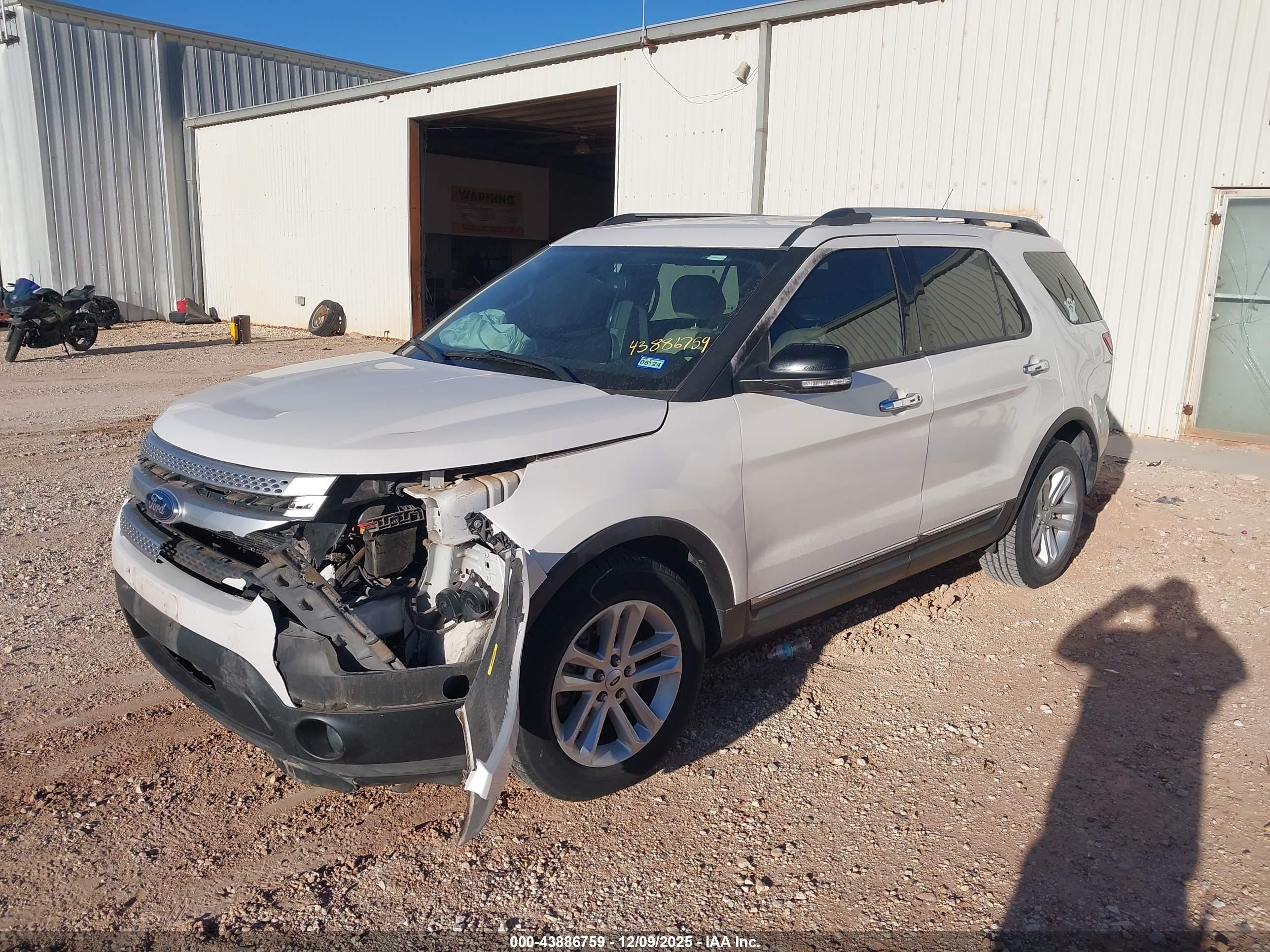 FORD EXPLORER image 2