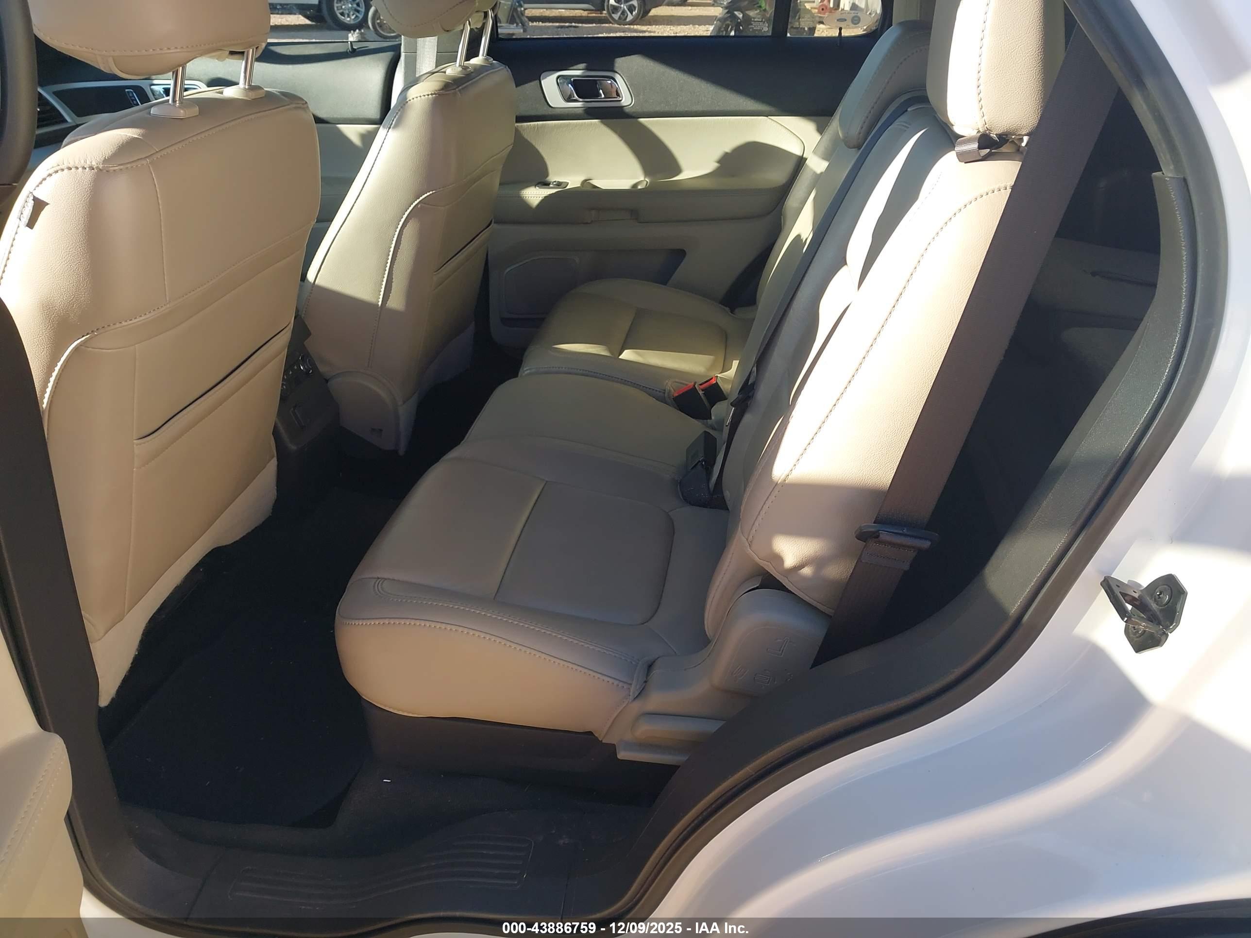 FORD EXPLORER image 8