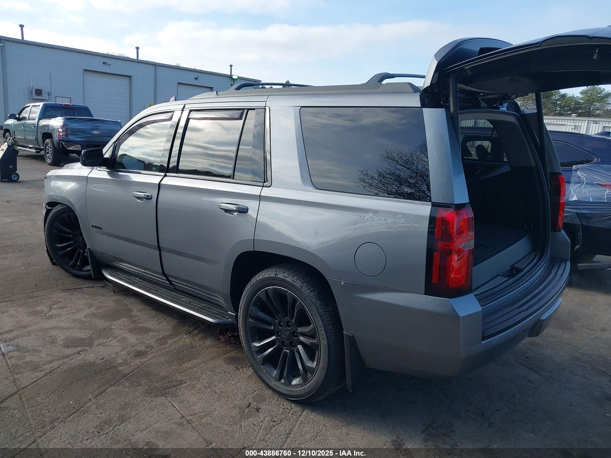 CHEVROLET TAHOE image 3