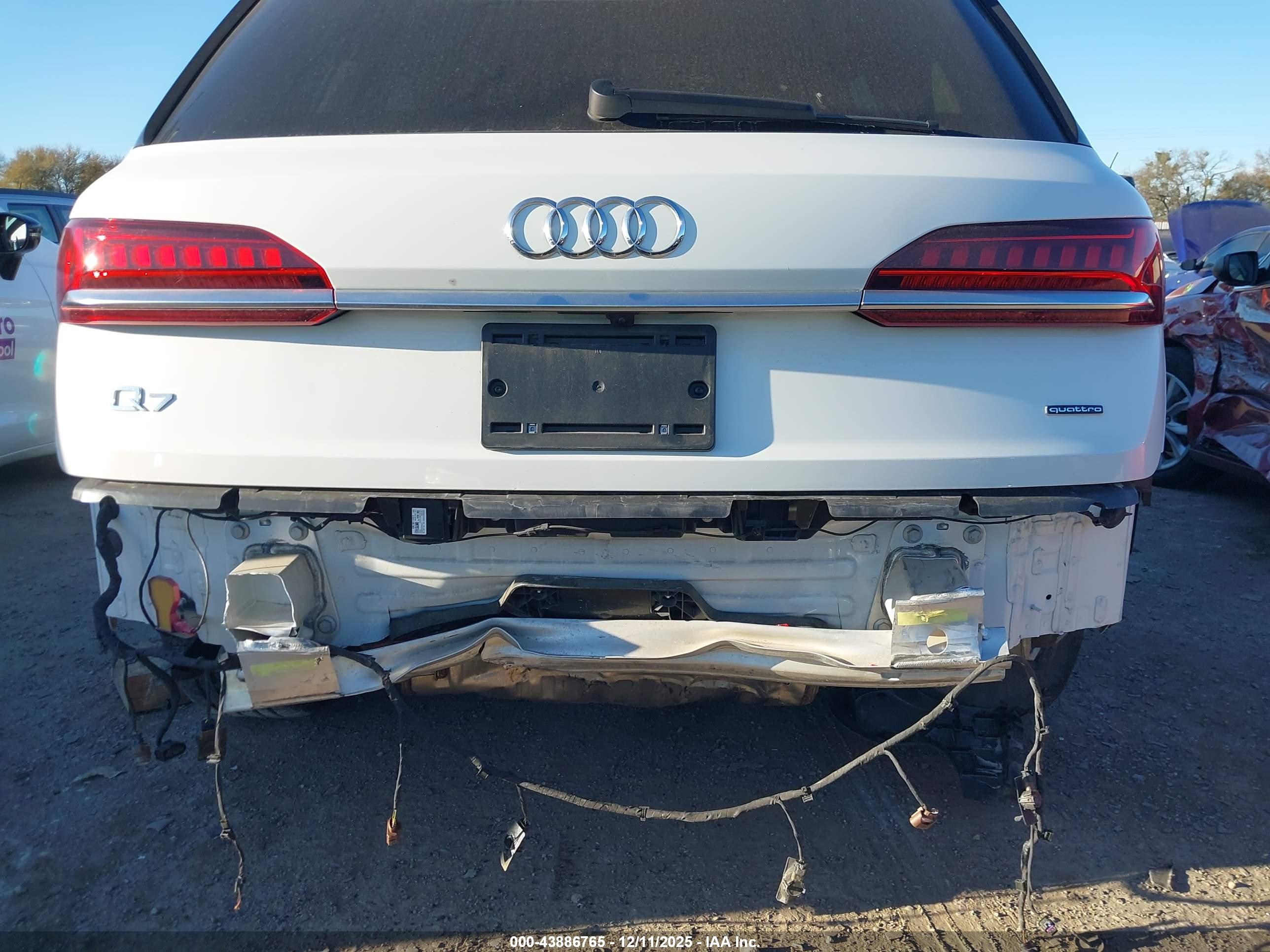 AUDI Q7 image 6