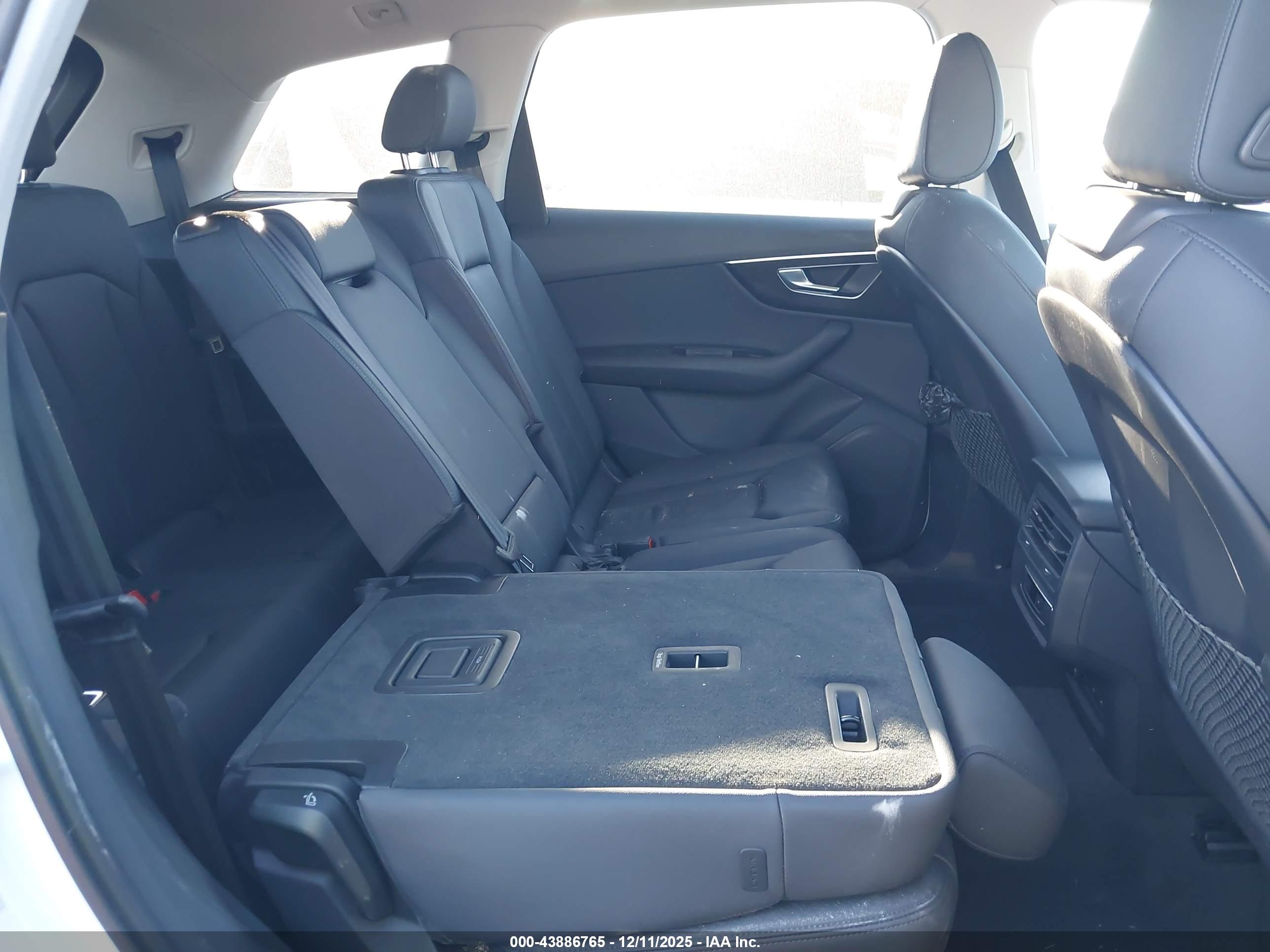 AUDI Q7 image 8