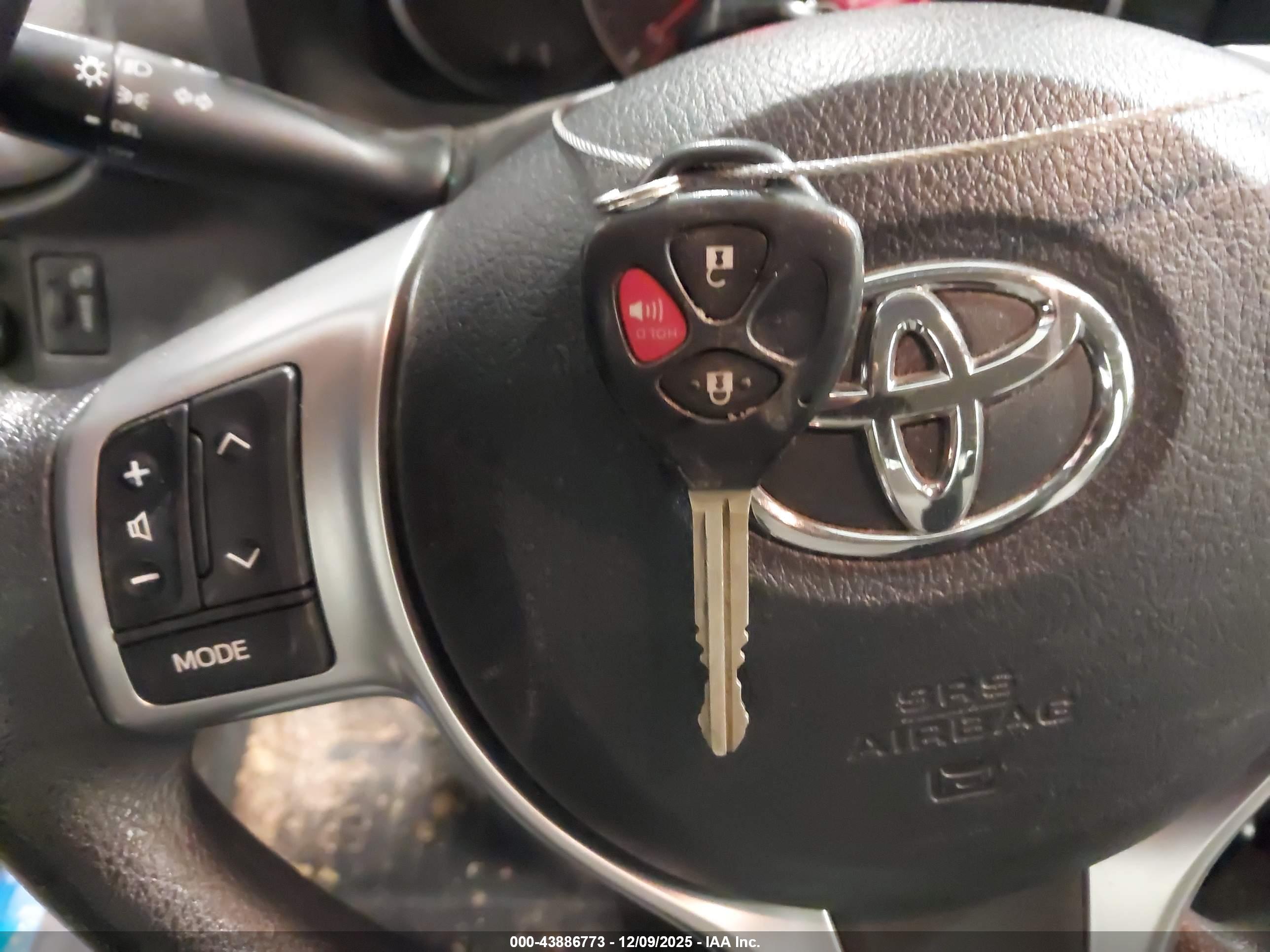 TOYOTA YARIS image 11