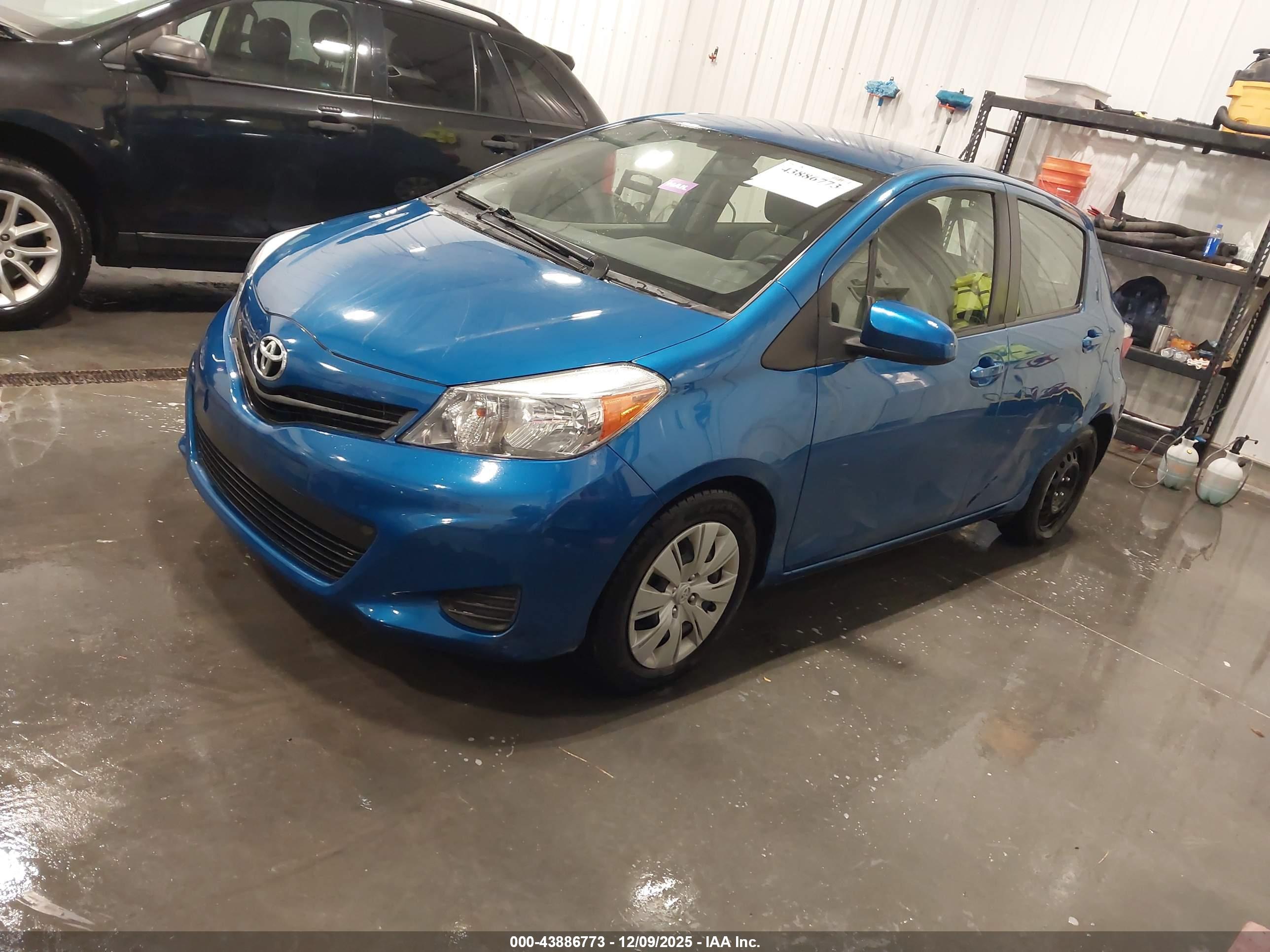TOYOTA YARIS image 2