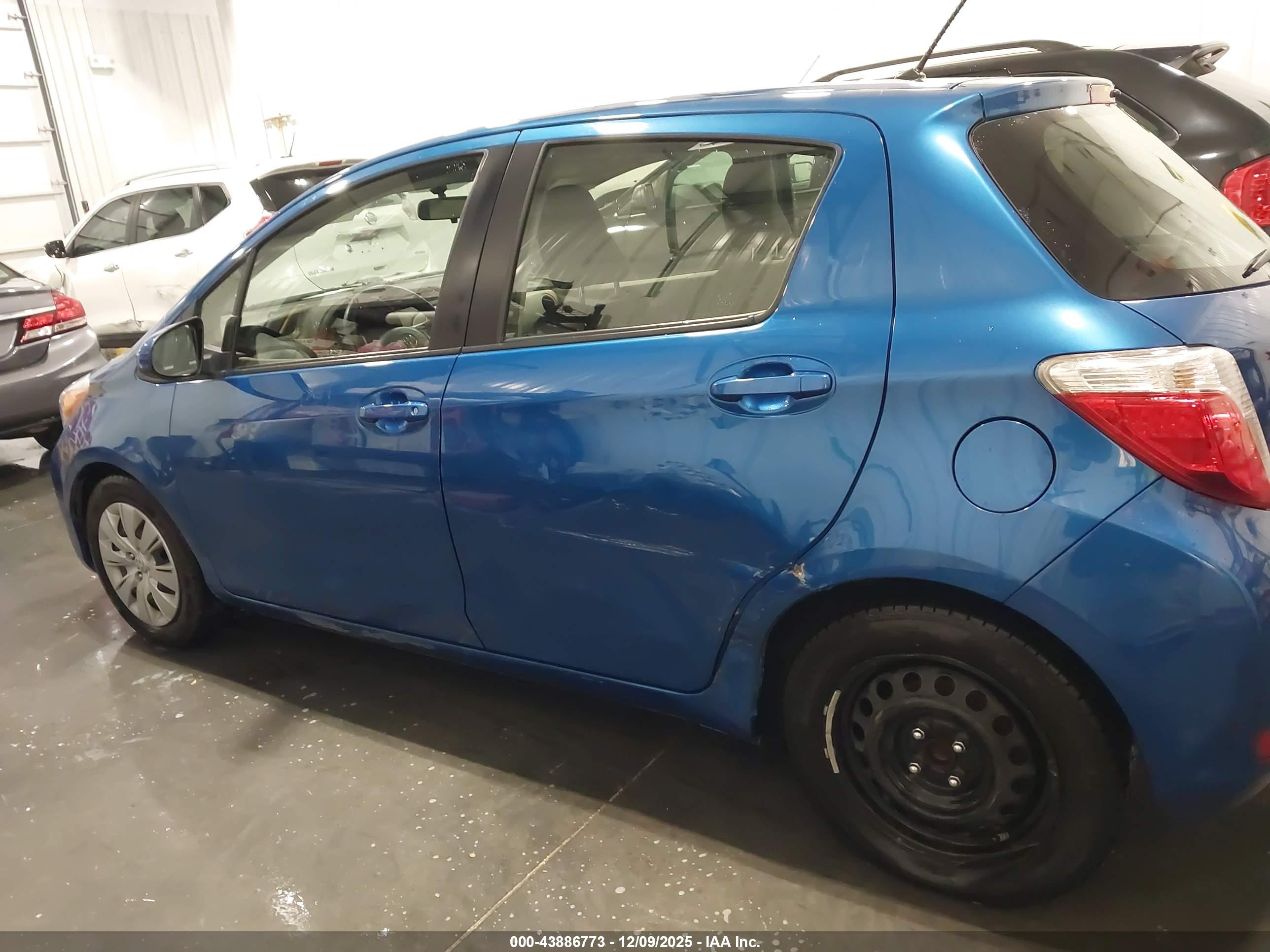 TOYOTA YARIS image 6