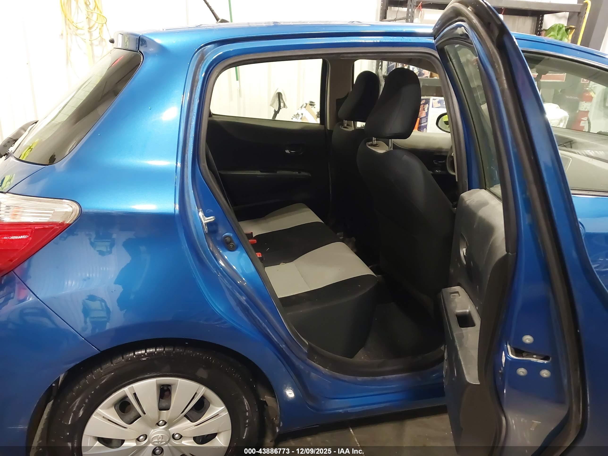 TOYOTA YARIS image 8