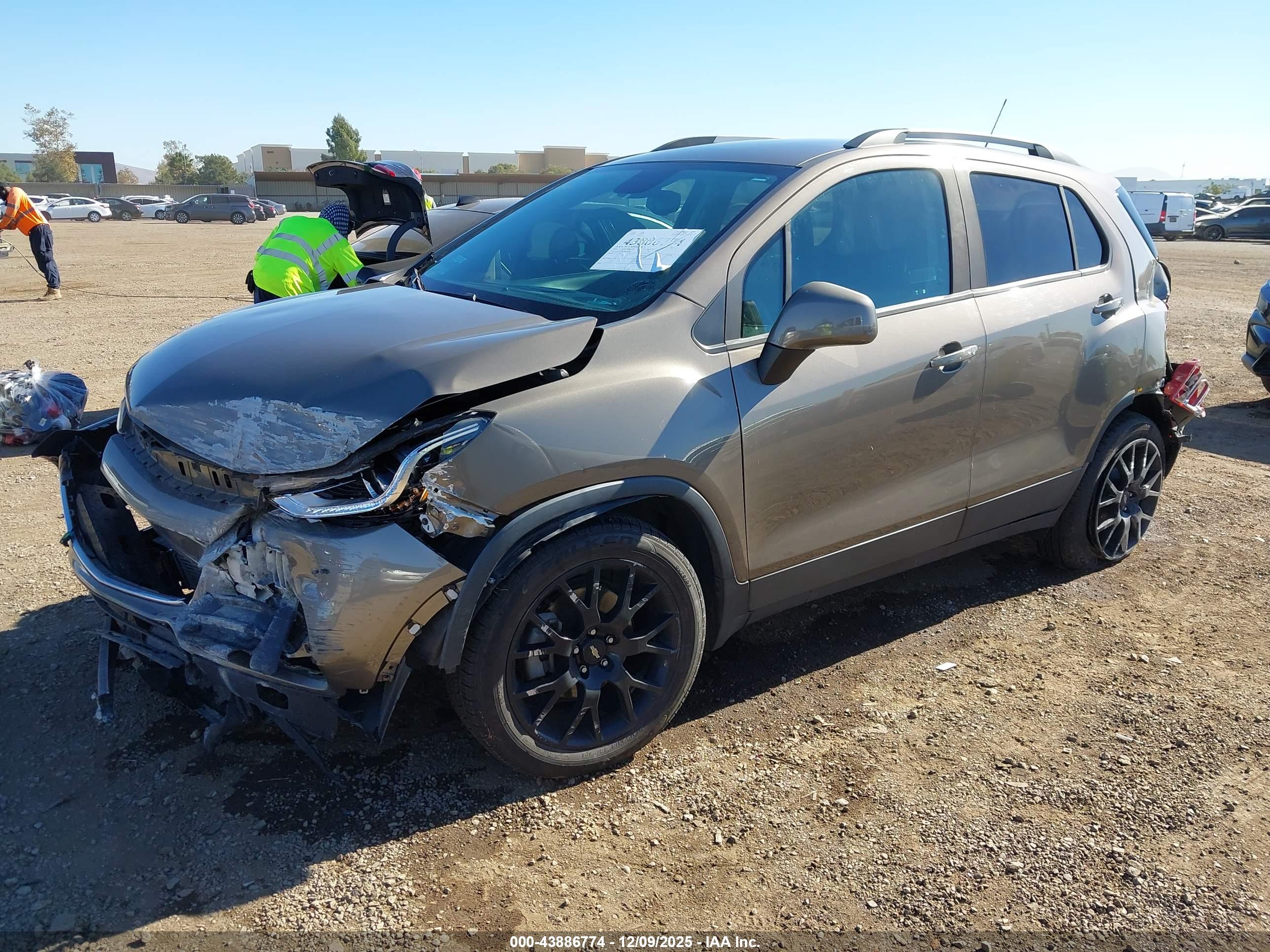 CHEVROLET TRAX image 2