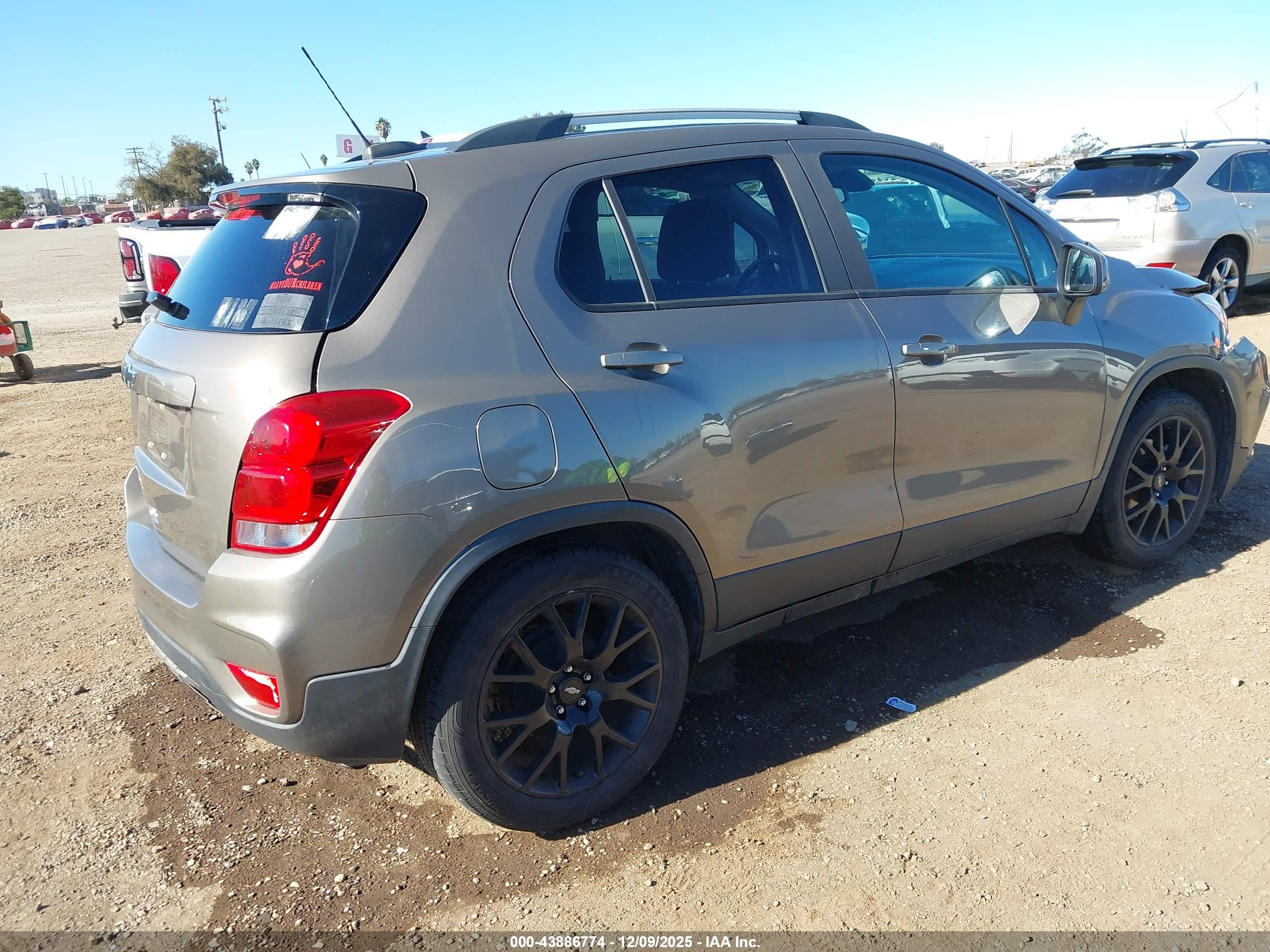 CHEVROLET TRAX image 4