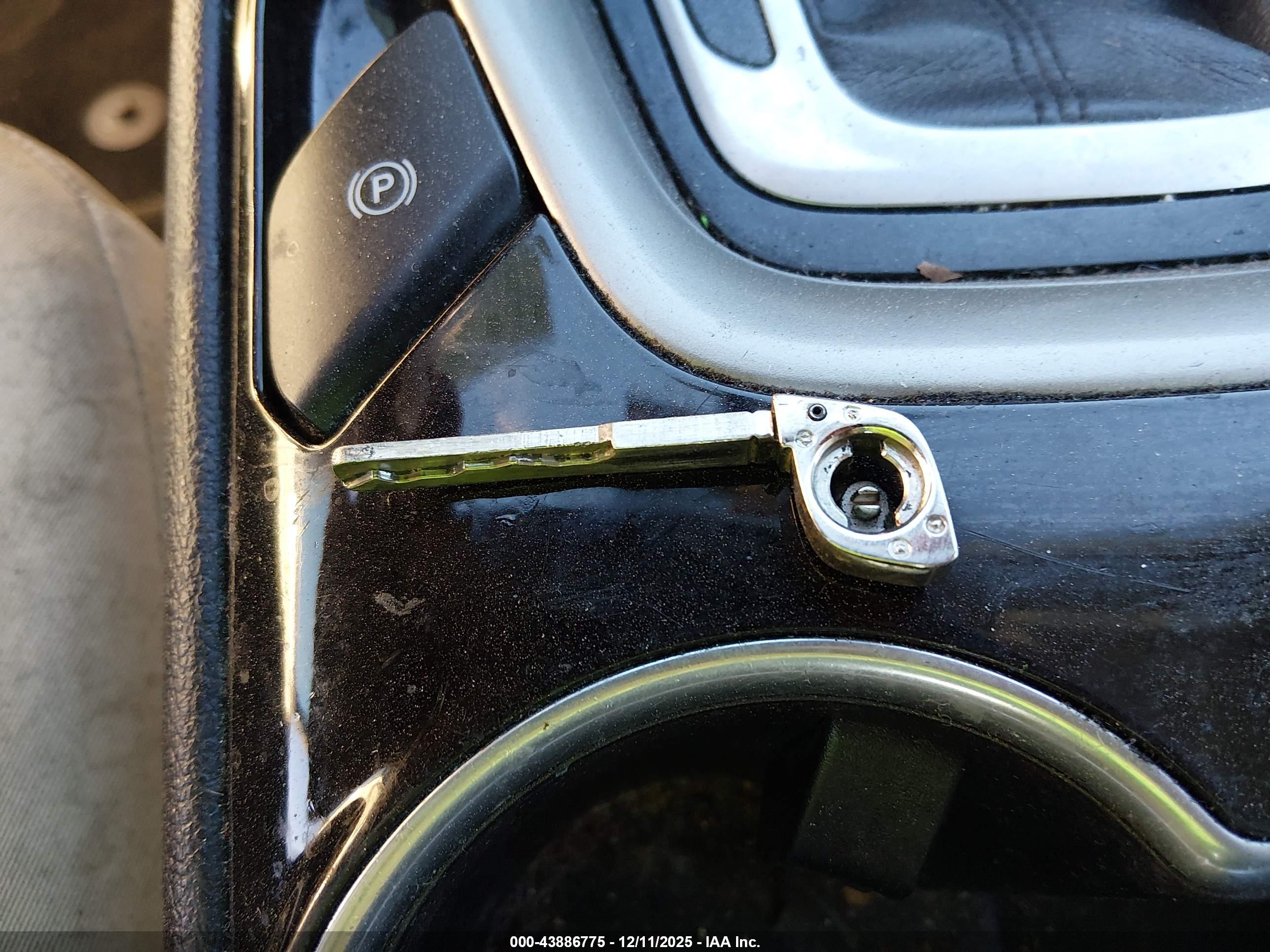 FORD FUSION image 11