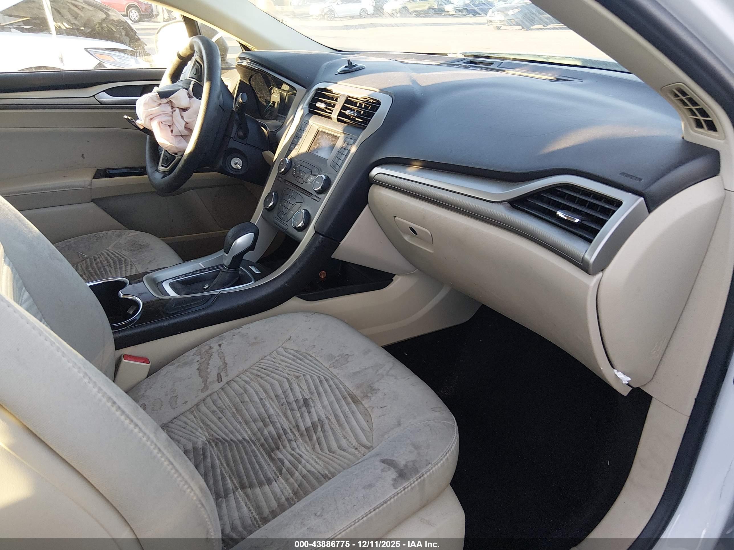 FORD FUSION image 5