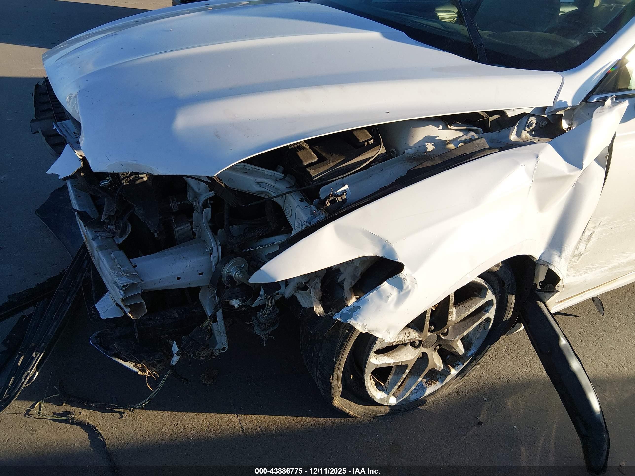 FORD FUSION image 6