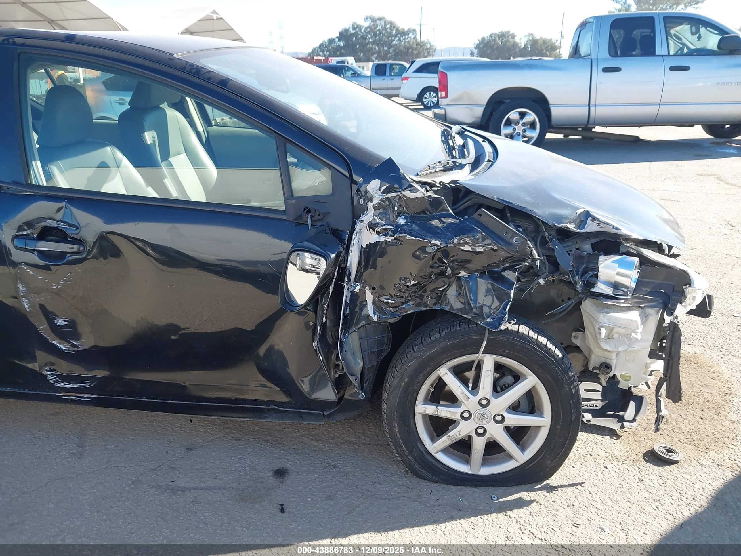 TOYOTA PRIUS image 6