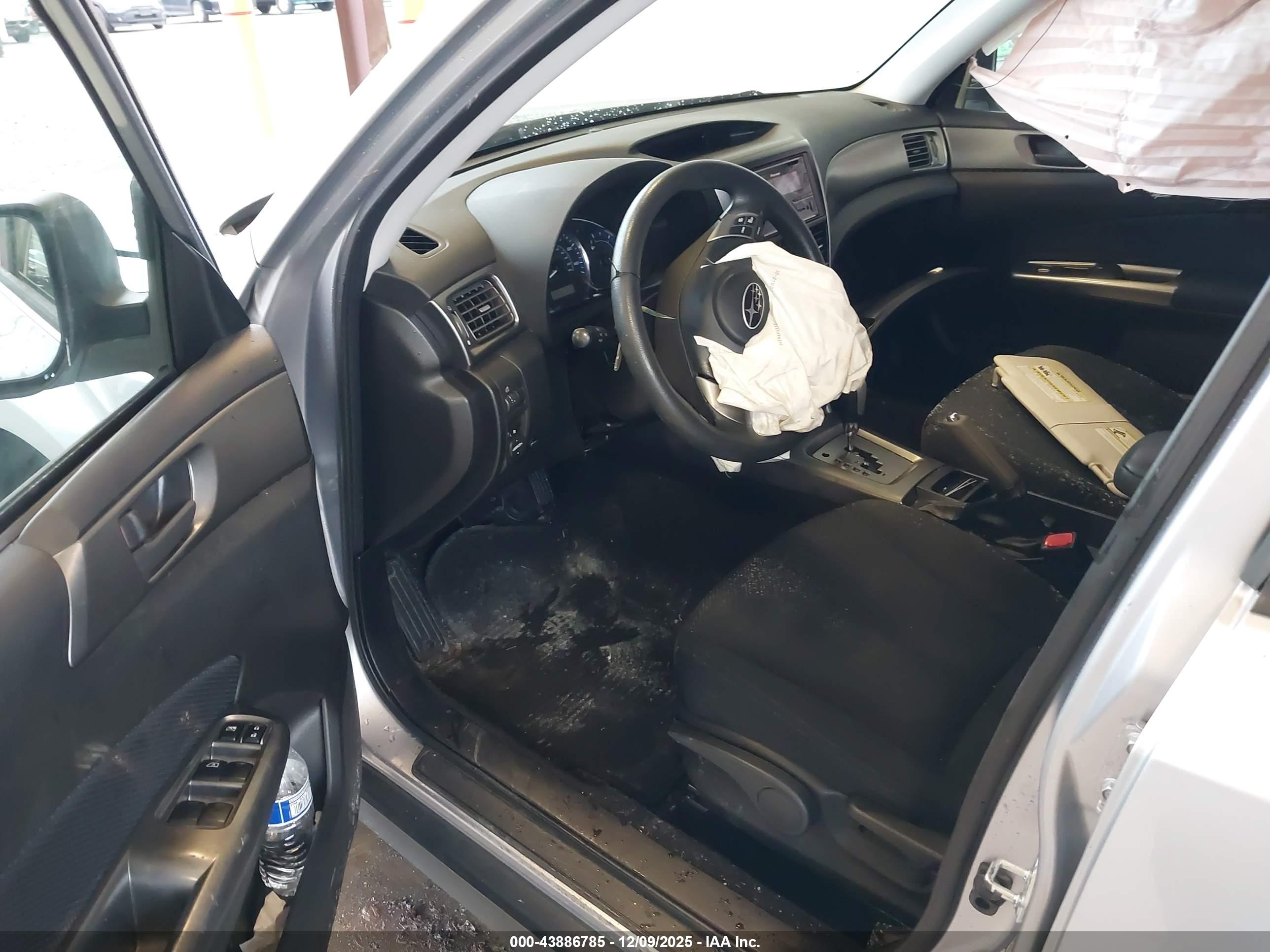 SUBARU FORESTER image 5