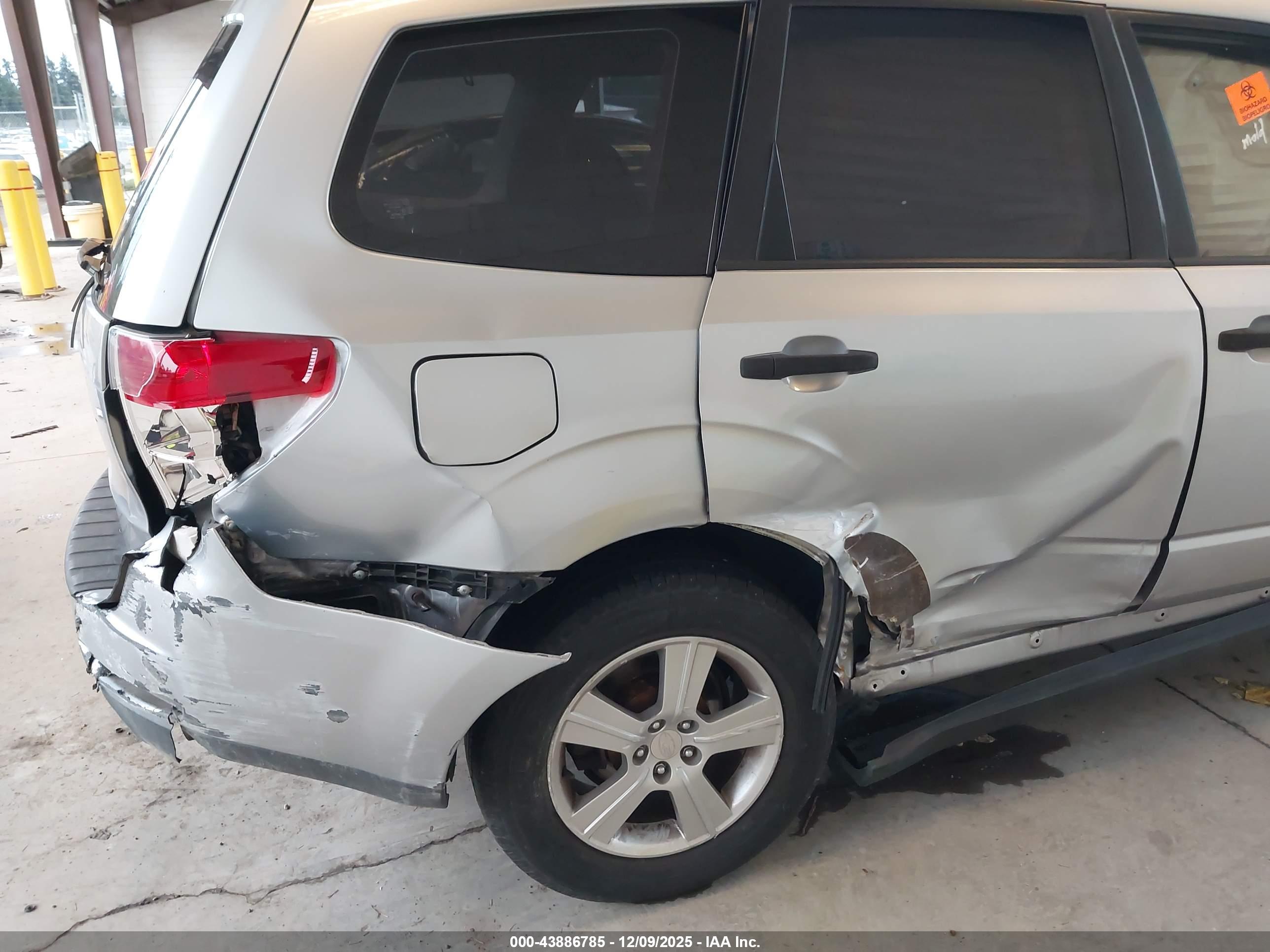 SUBARU FORESTER image 6