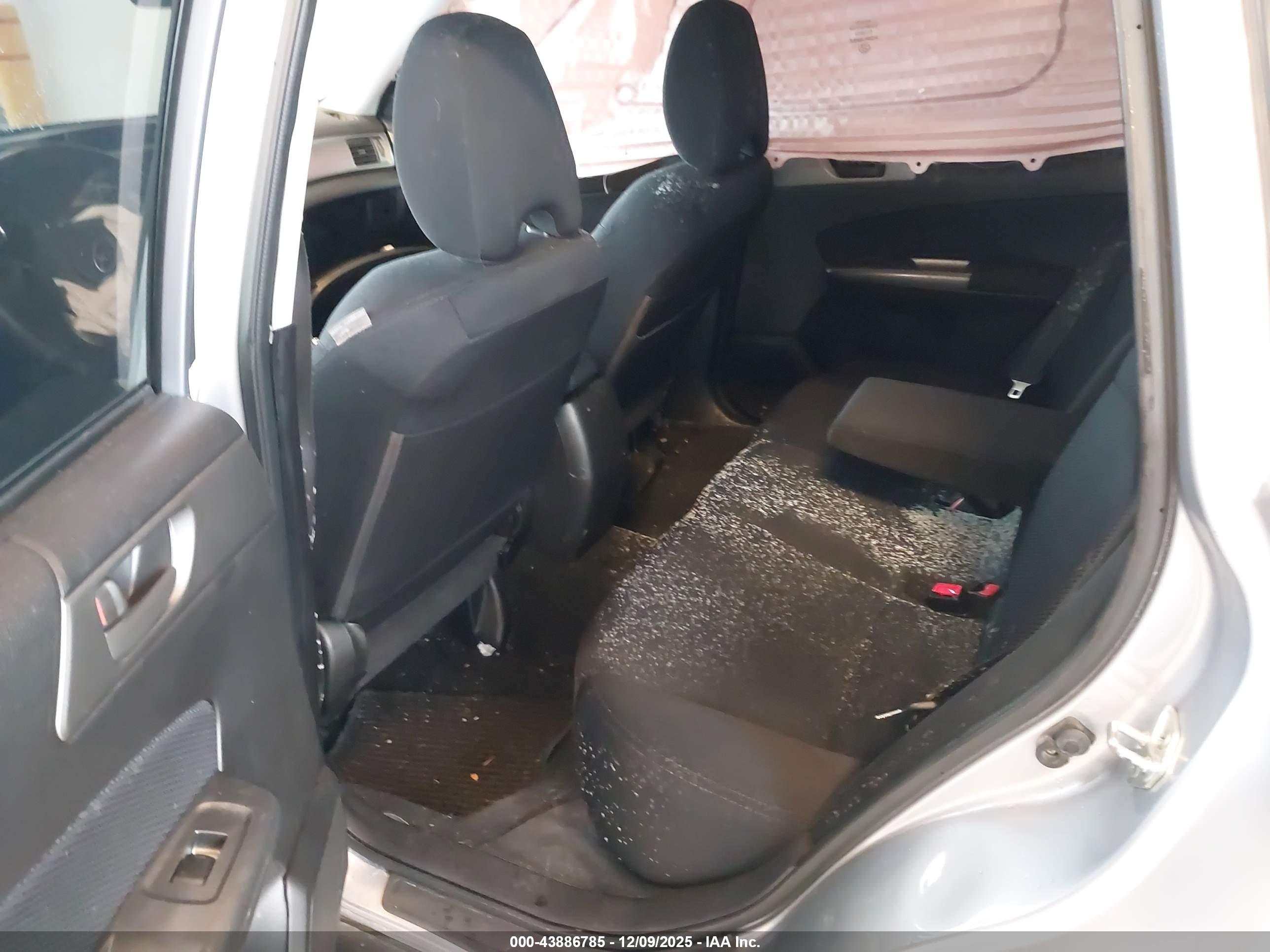 SUBARU FORESTER image 8