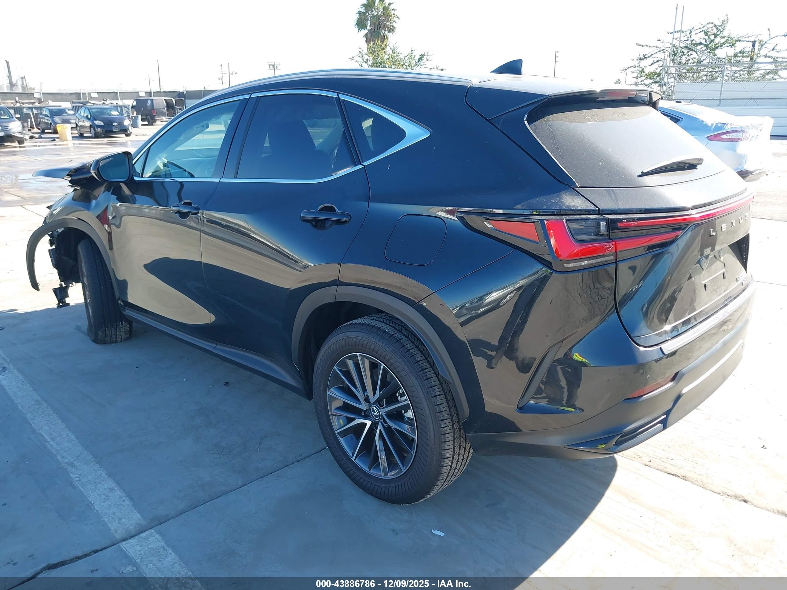 LEXUS NX image 3
