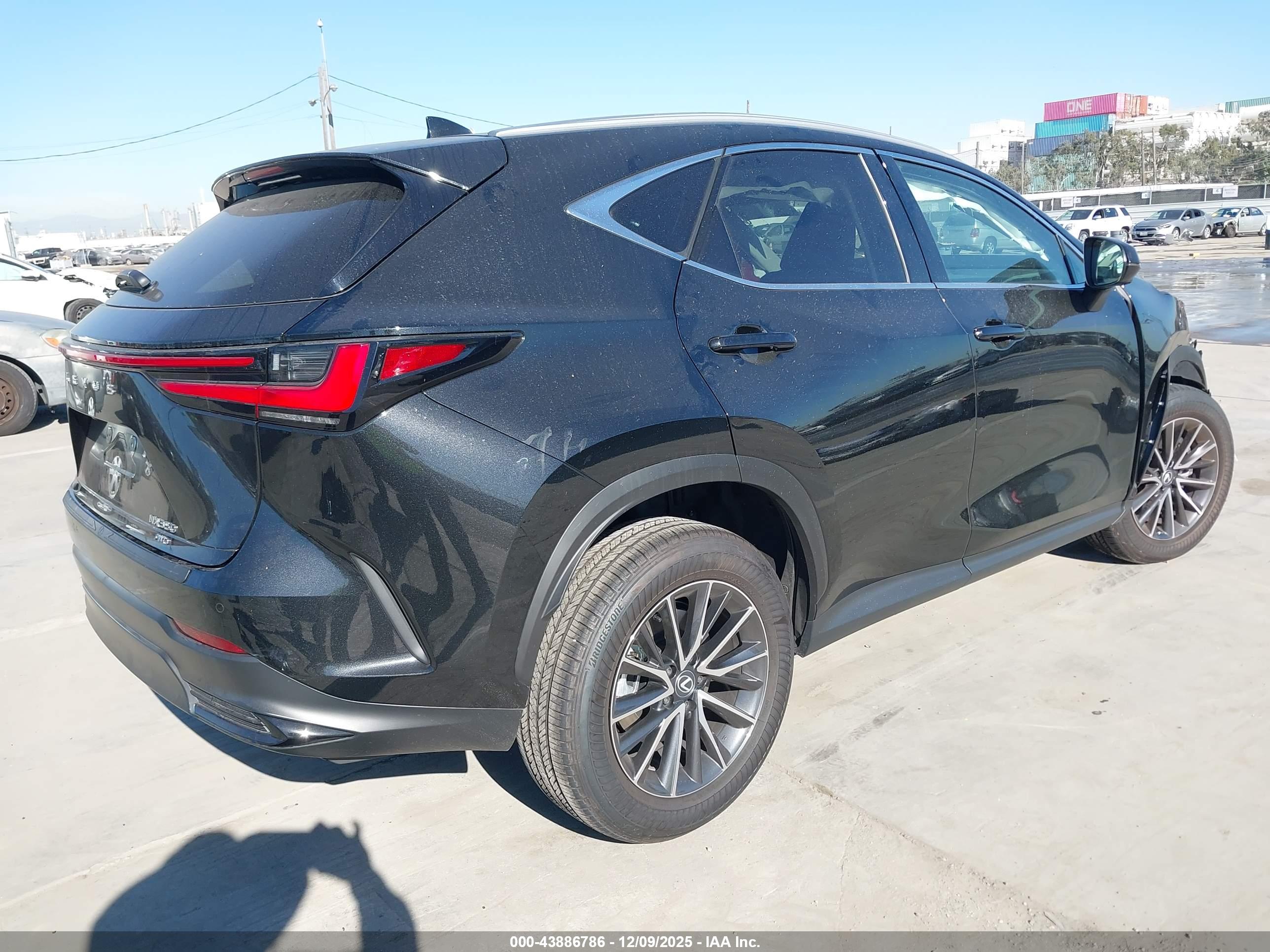 LEXUS NX image 4