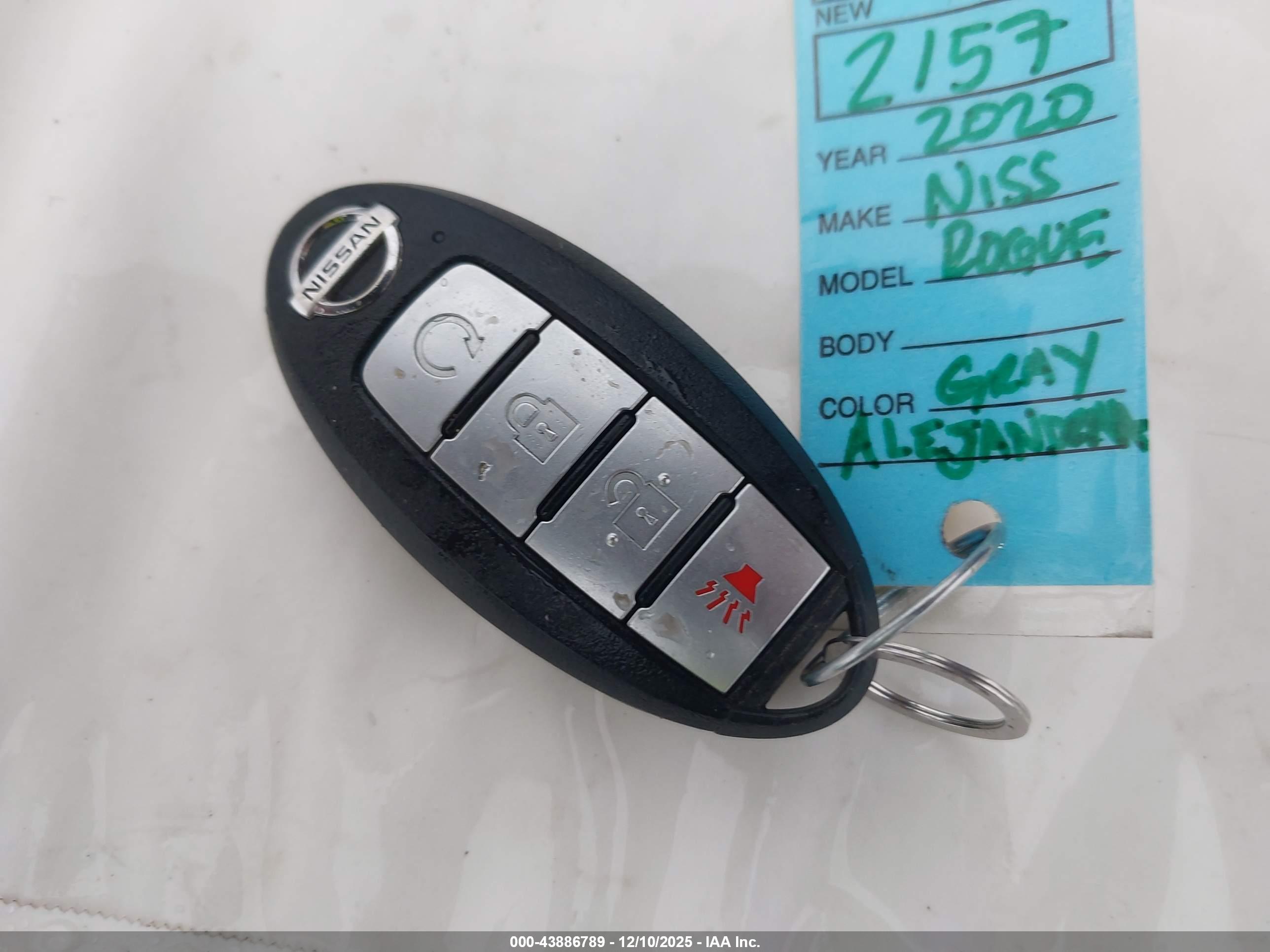 NISSAN ROGUE image 11