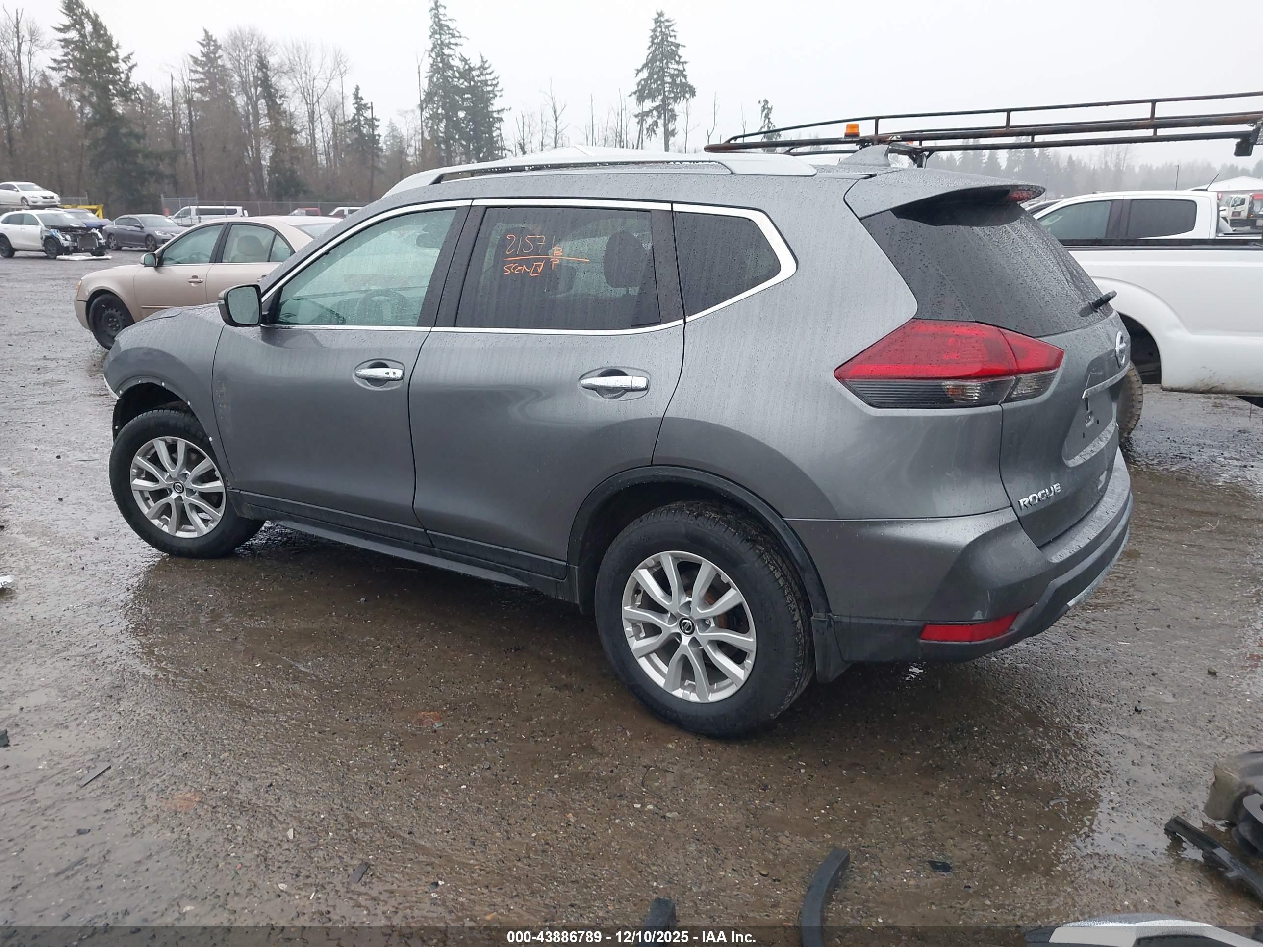 NISSAN ROGUE image 3