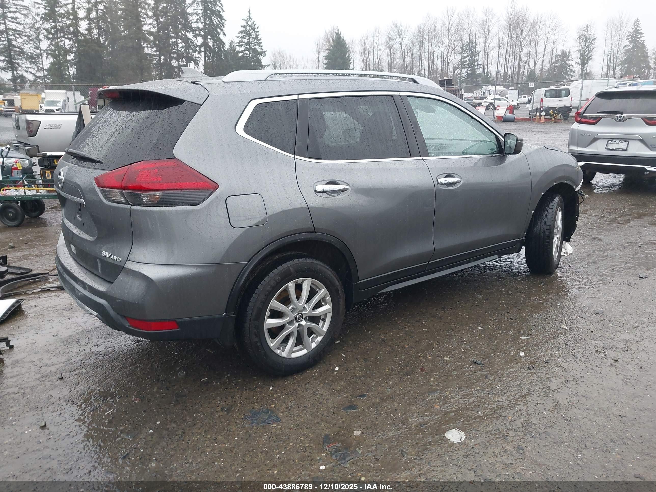 NISSAN ROGUE image 4