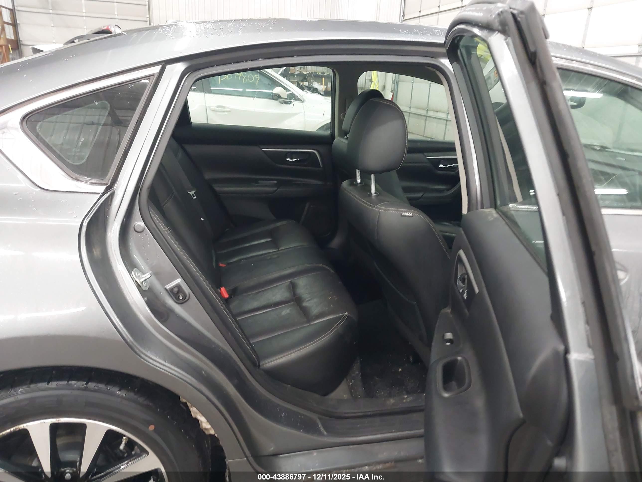 NISSAN ALTIMA image 8