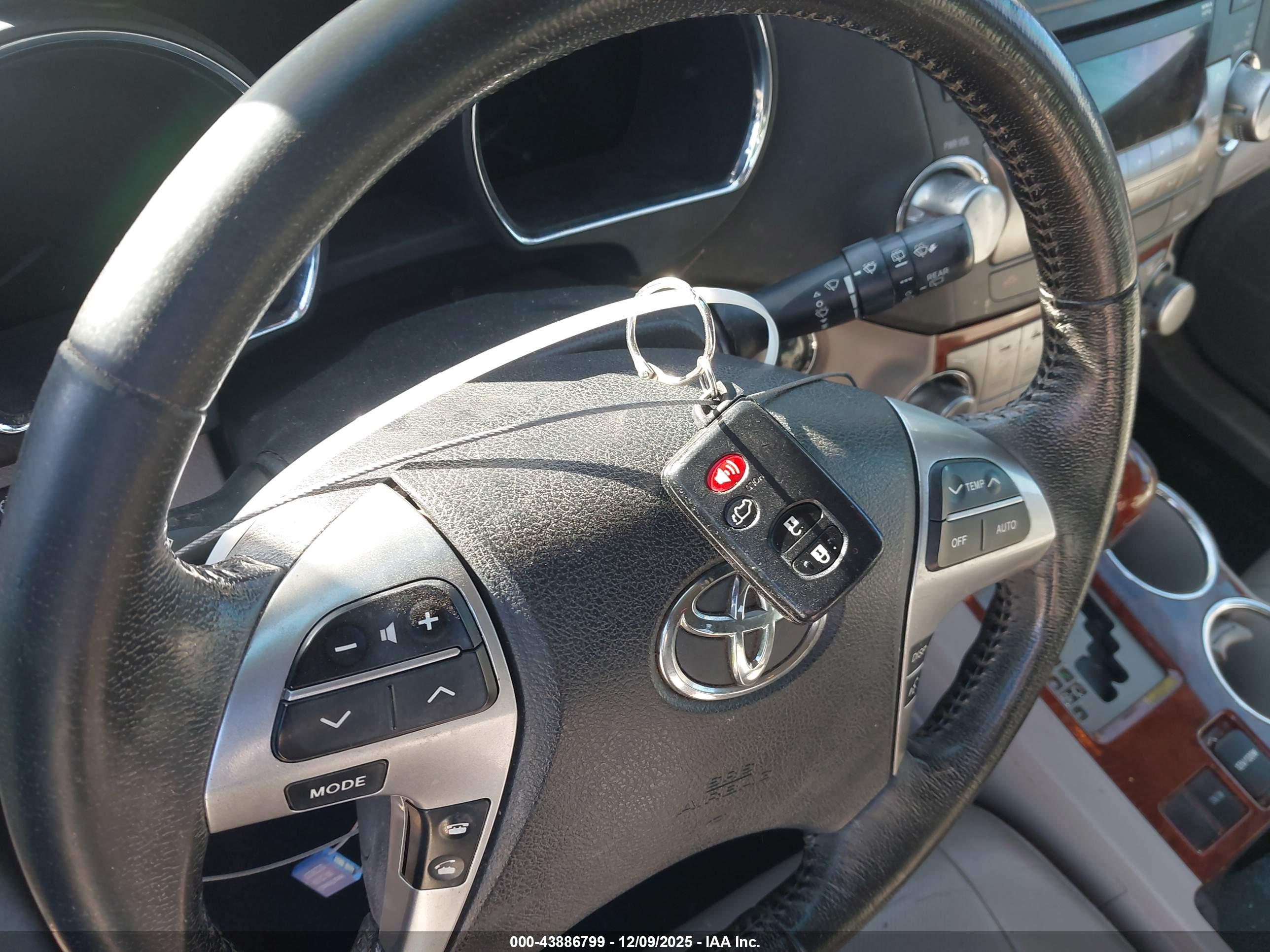TOYOTA HIGHLANDER image 11