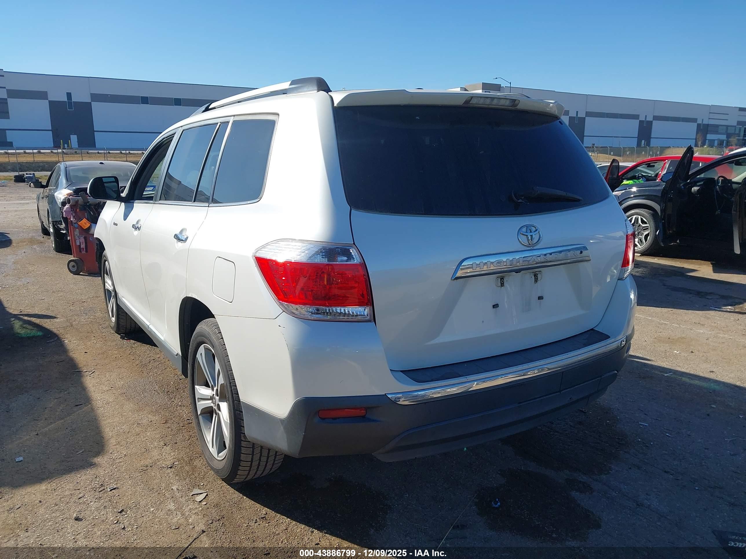 TOYOTA HIGHLANDER image 3