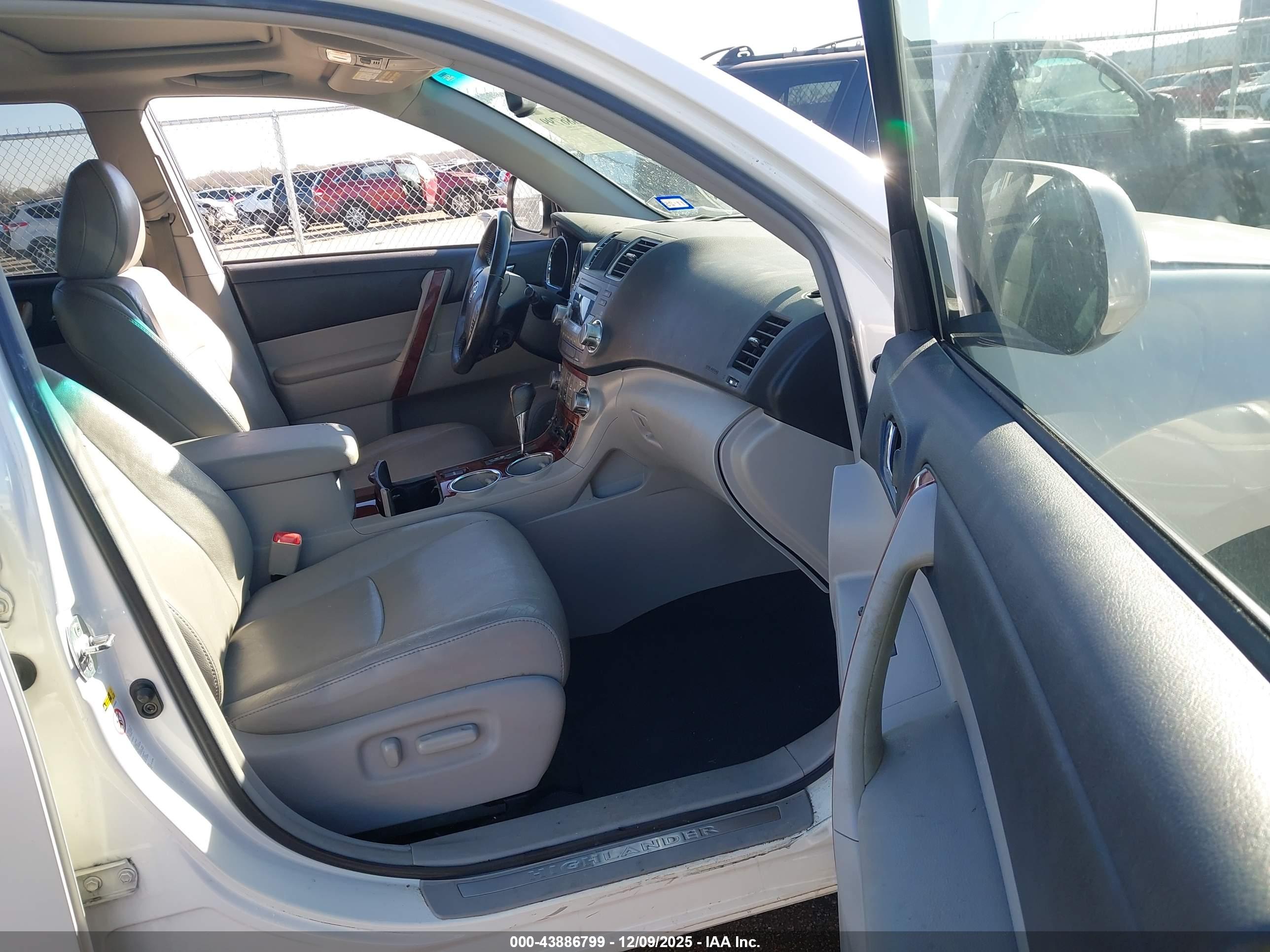 TOYOTA HIGHLANDER image 5
