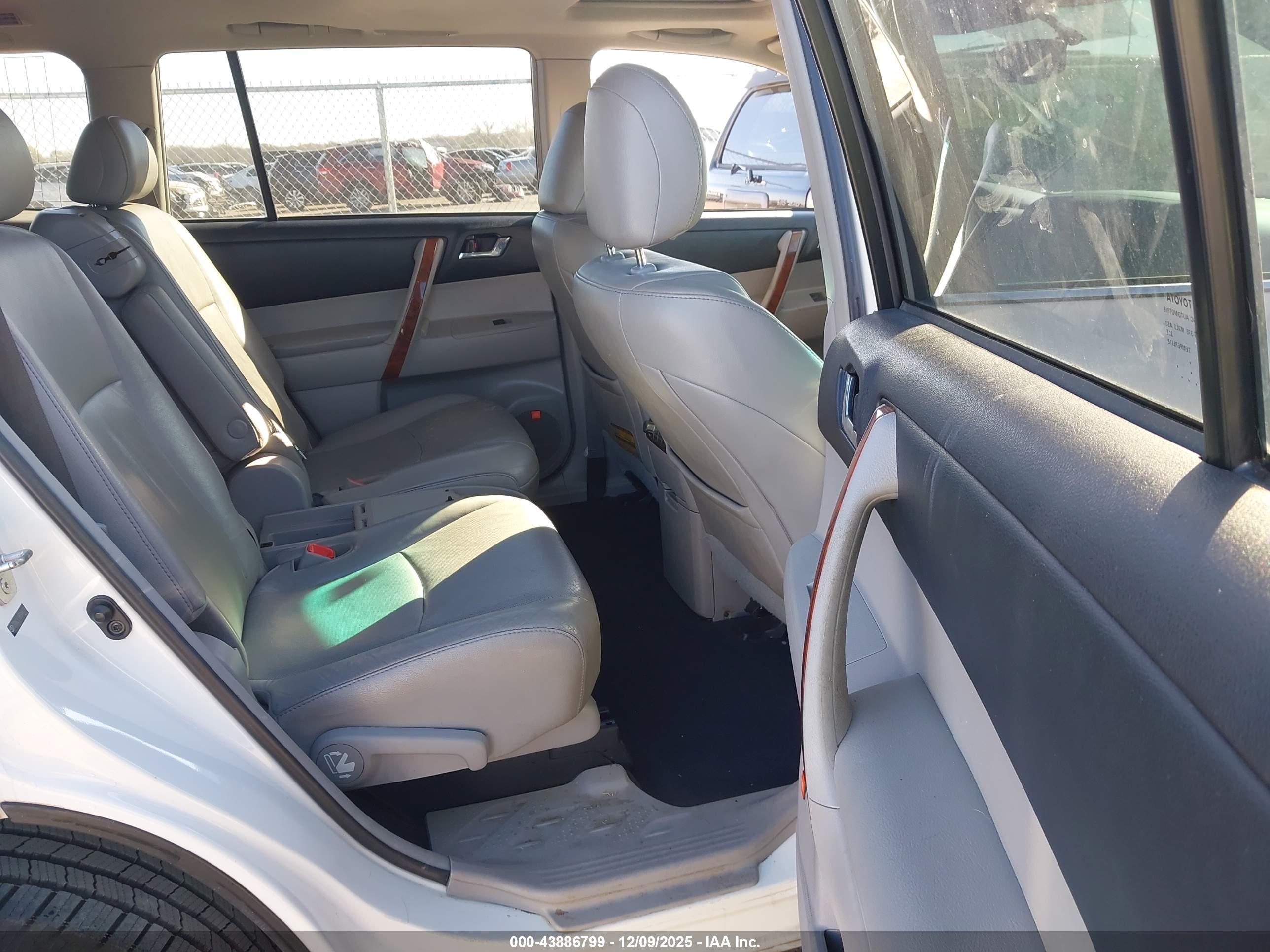 TOYOTA HIGHLANDER image 8