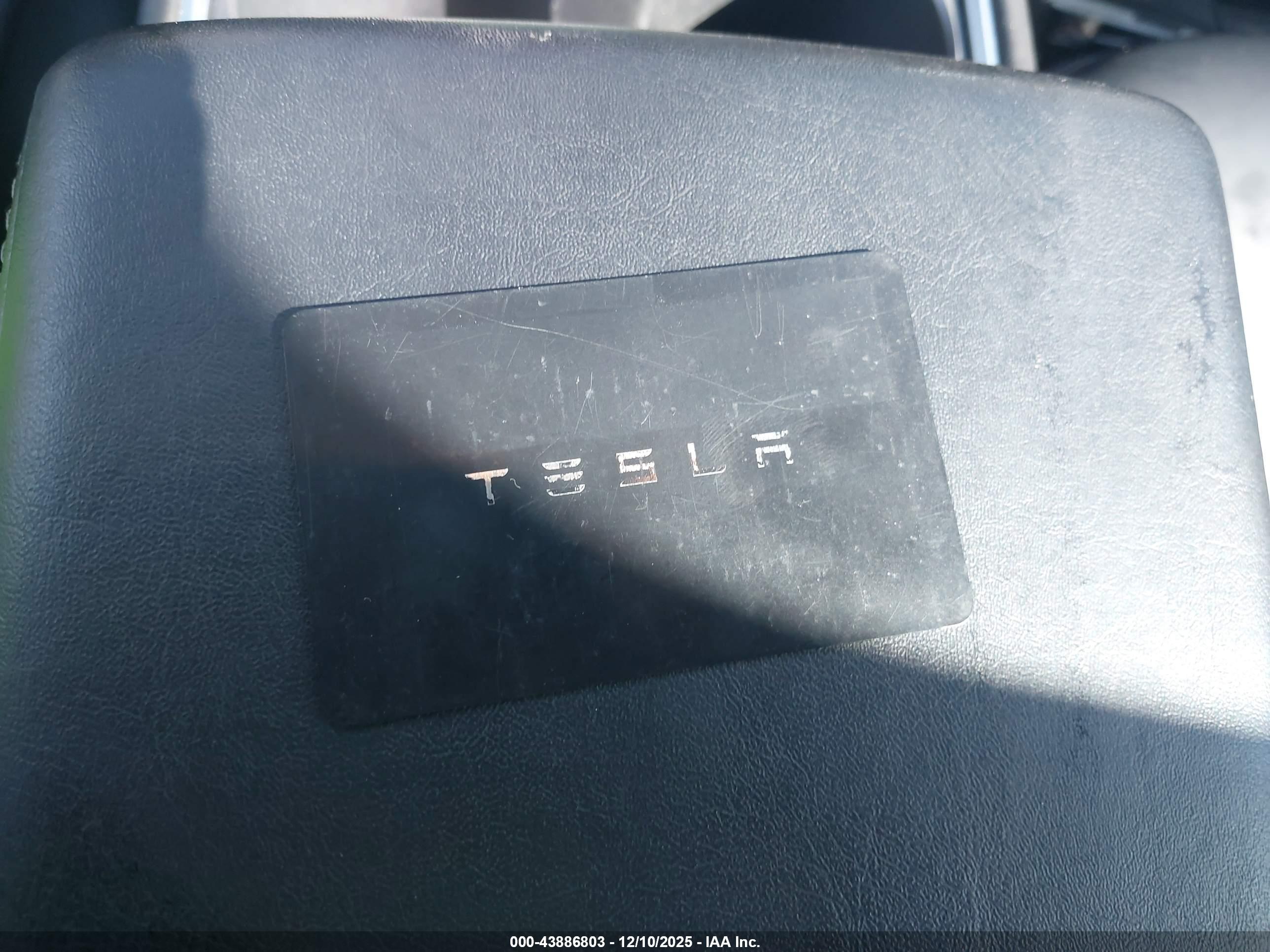 TESLA MODEL image 11