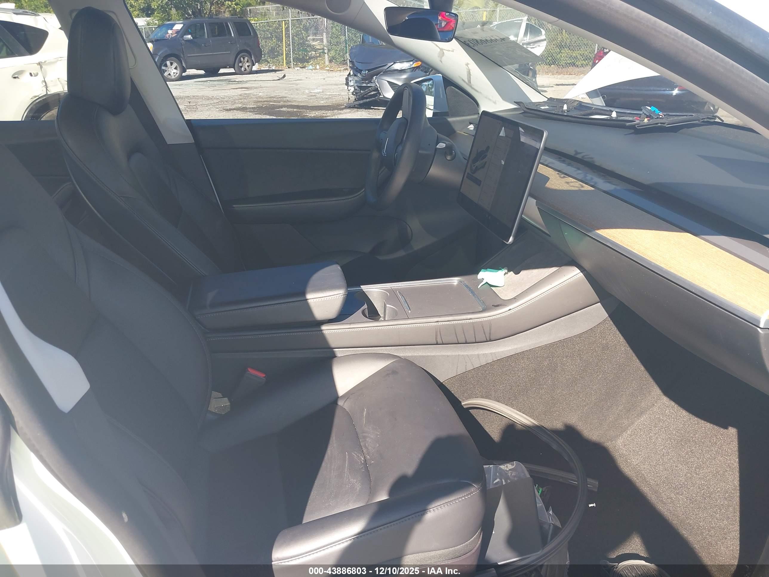 TESLA MODEL image 5