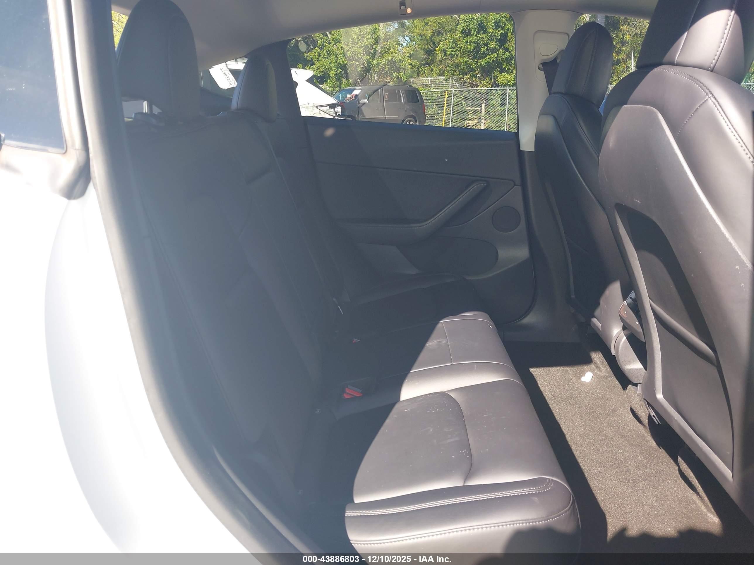TESLA MODEL image 8