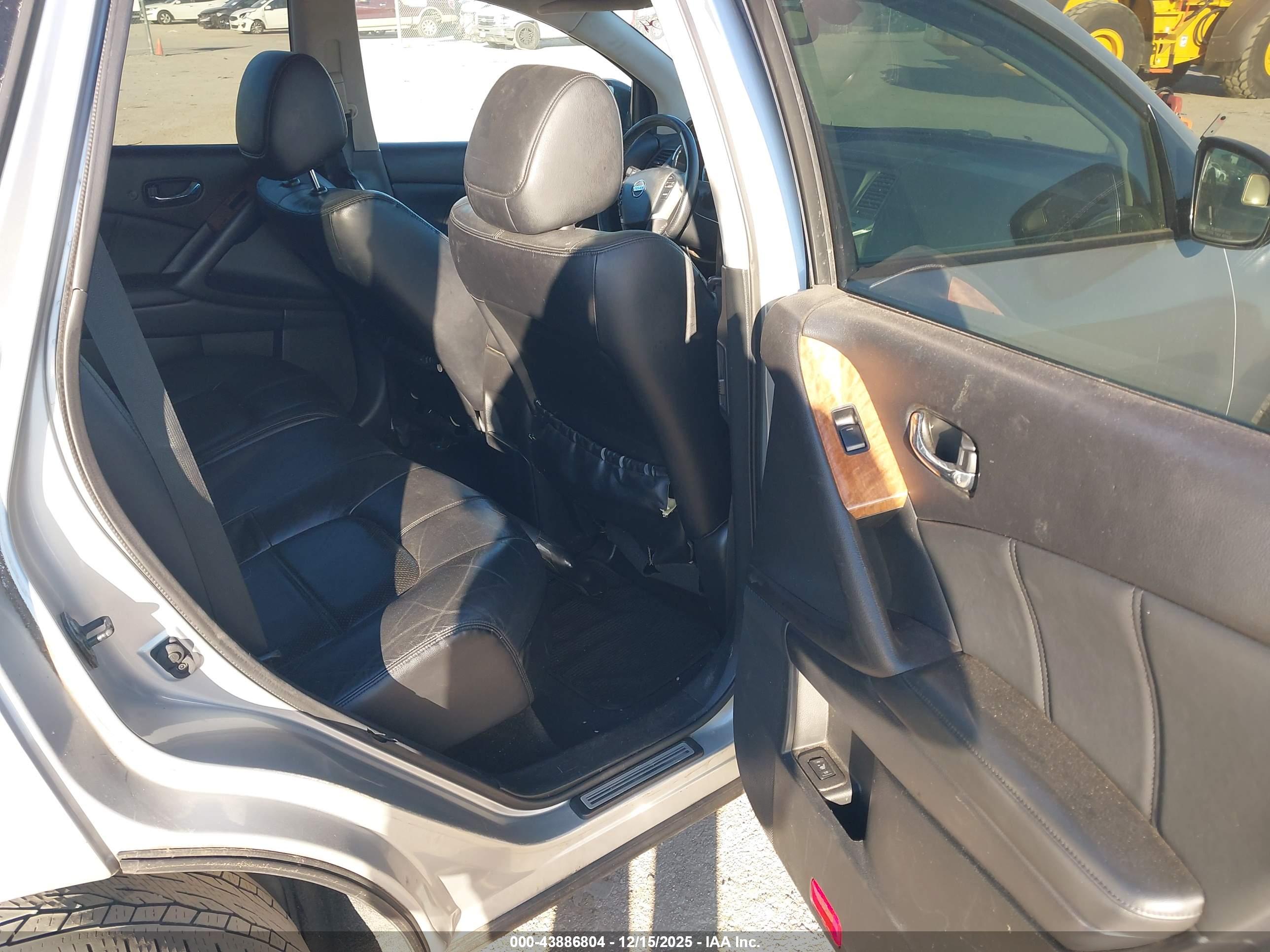 NISSAN MURANO image 8
