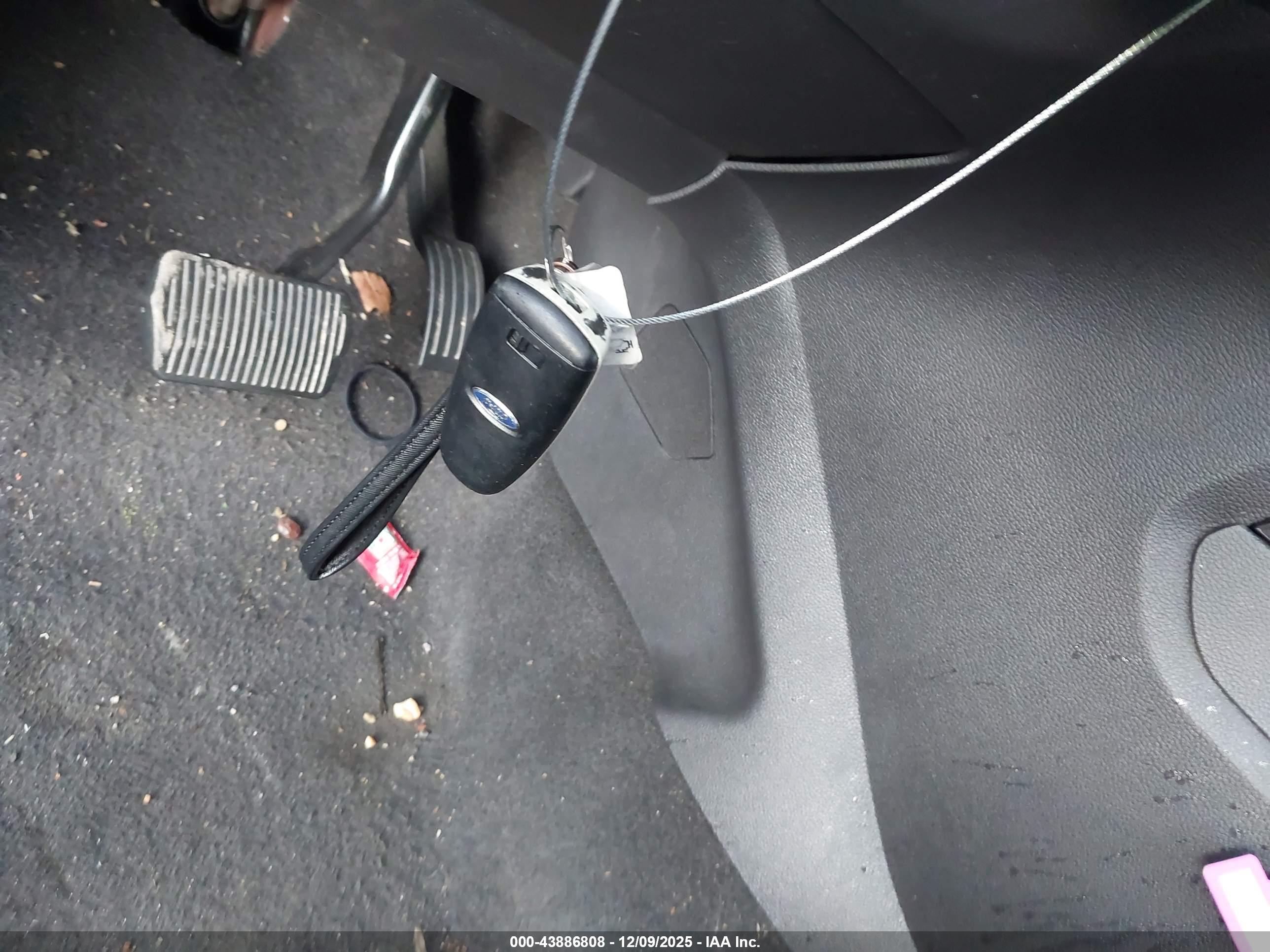 FORD ESCAPE image 11