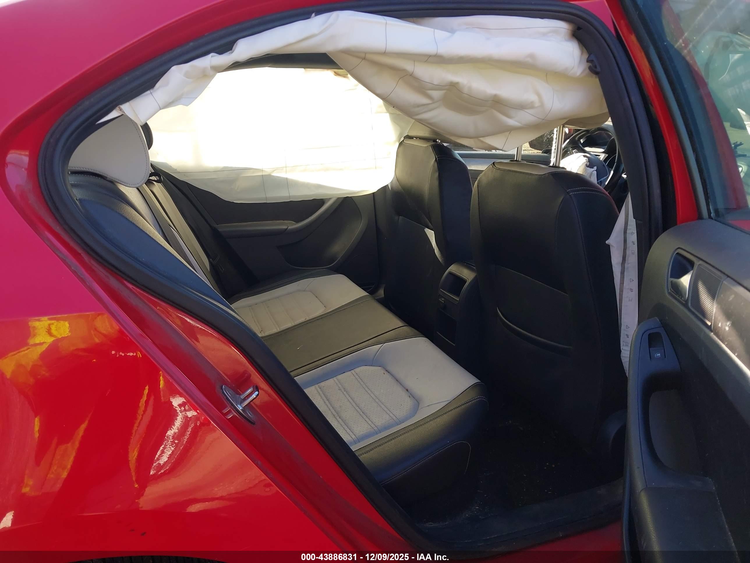 VOLKSWAGEN JETTA image 8