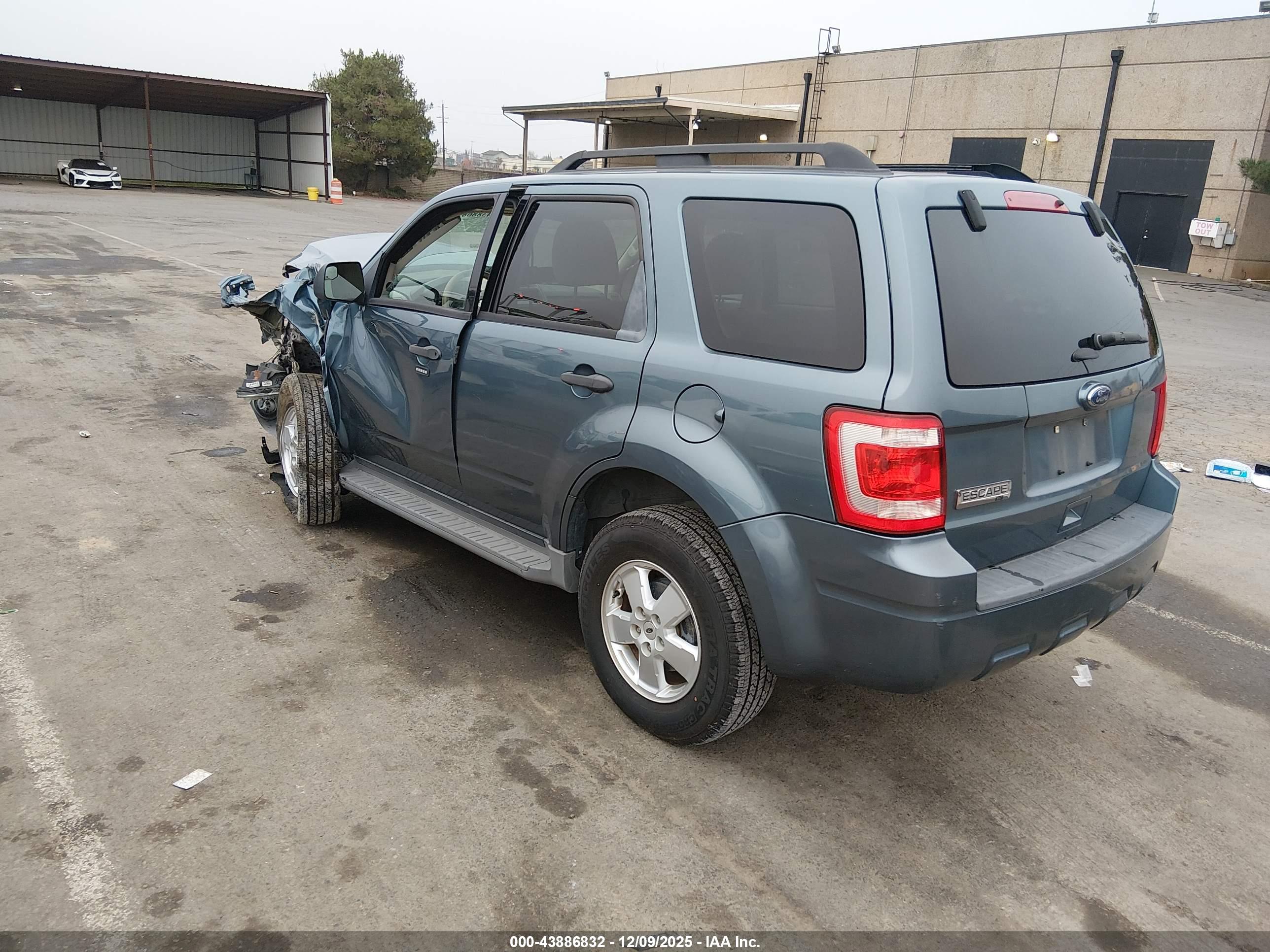 FORD ESCAPE image 3