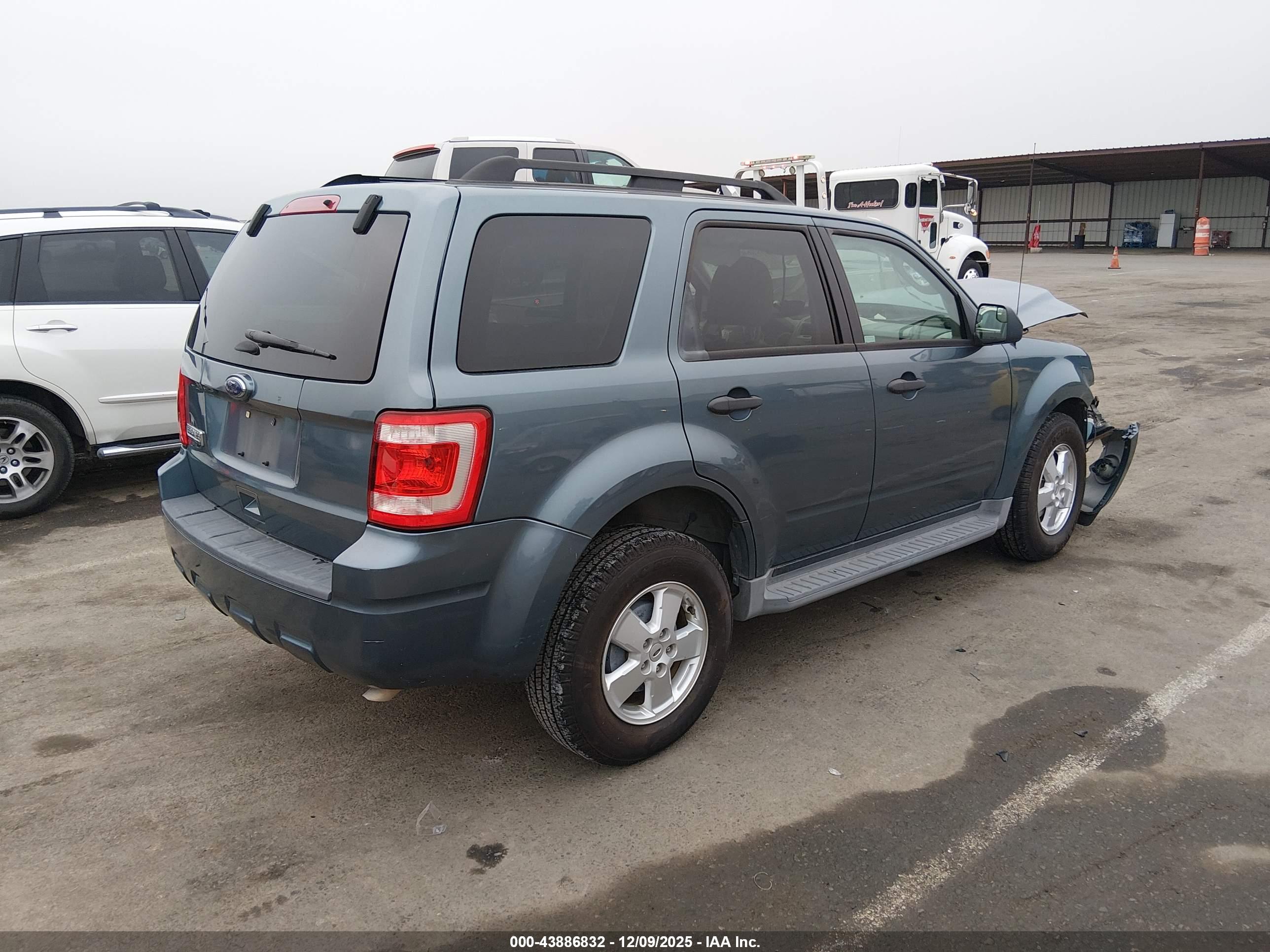 FORD ESCAPE image 4