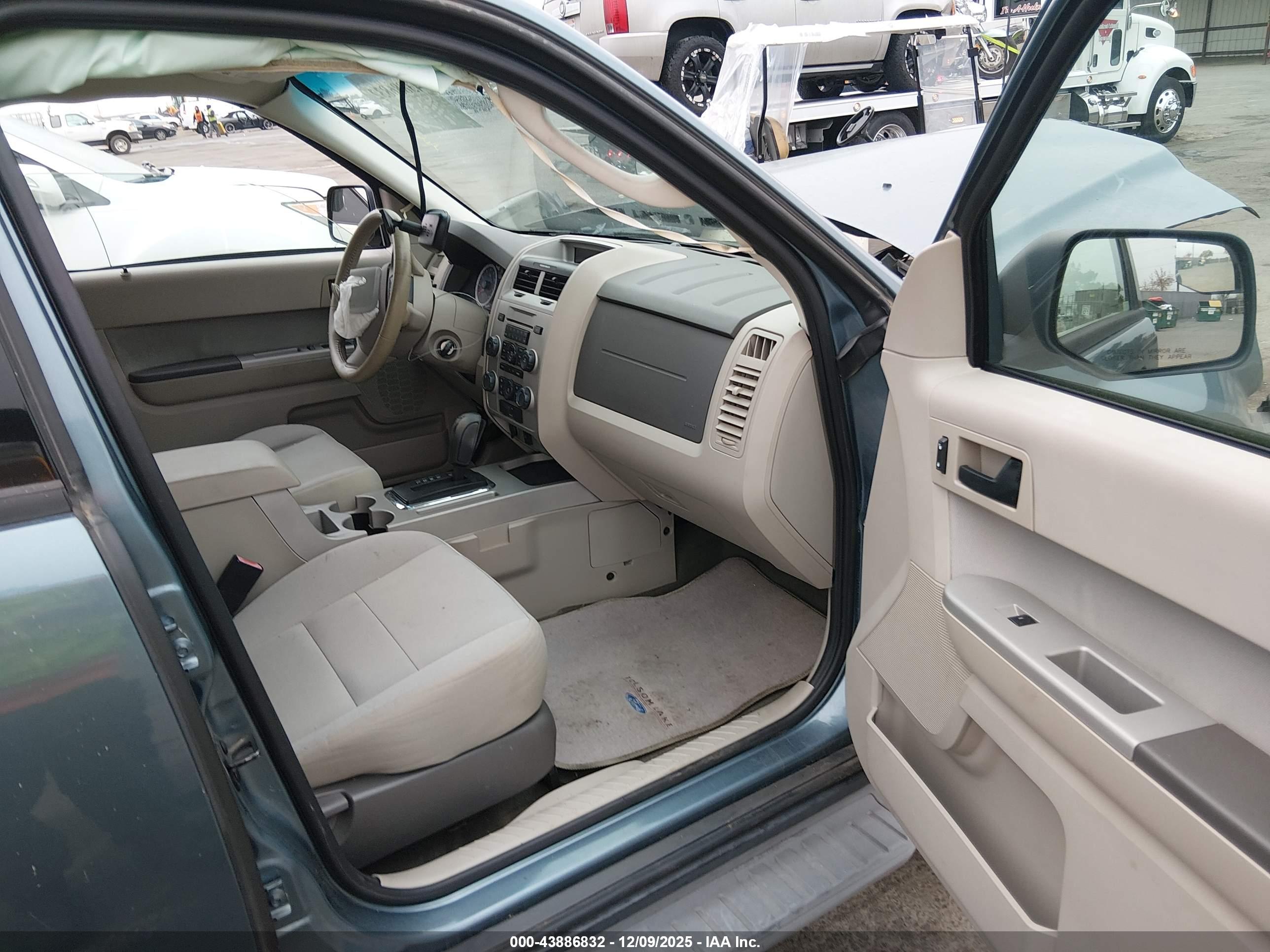 FORD ESCAPE image 5