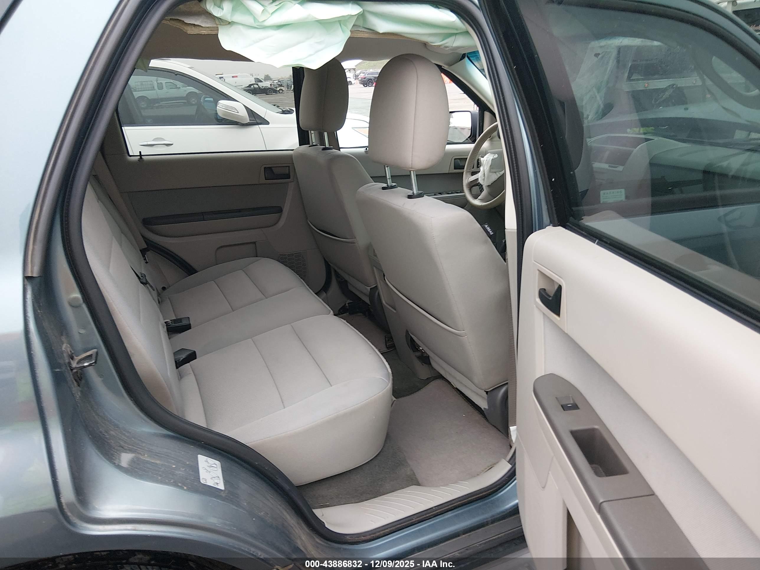 FORD ESCAPE image 8