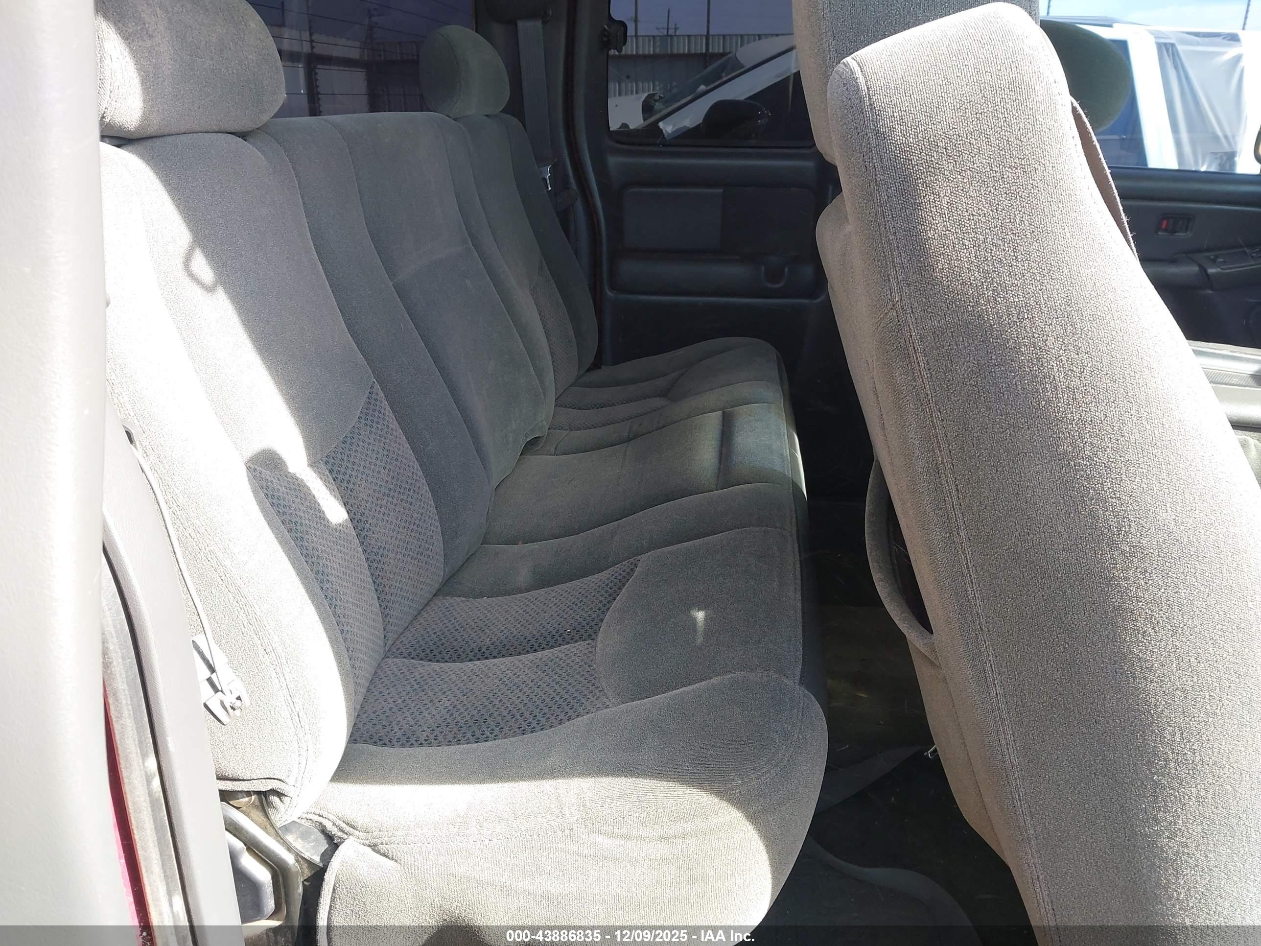 CHEVROLET SILVERADO image 8
